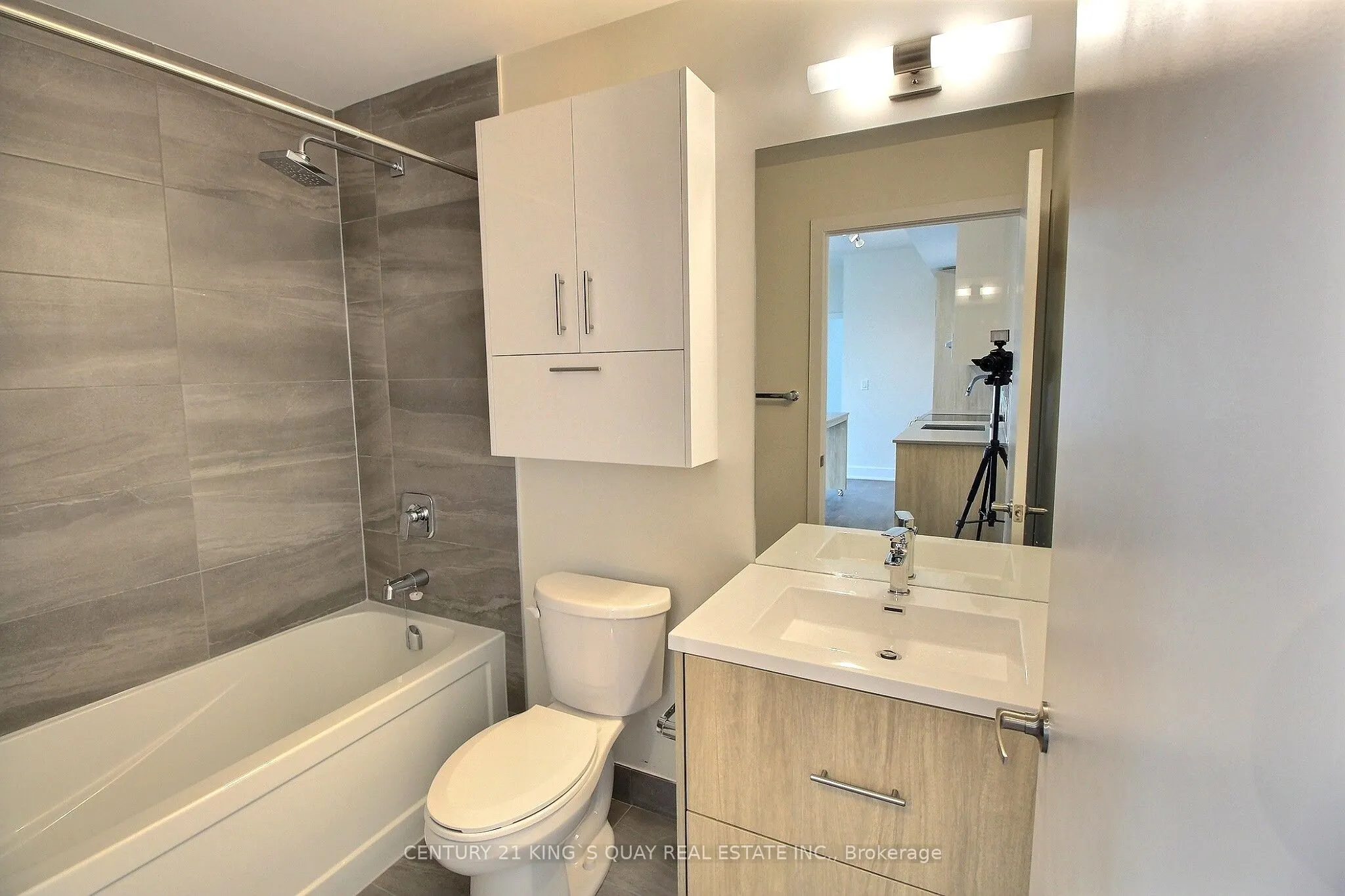 188 Fairview Mall Drive, #2211