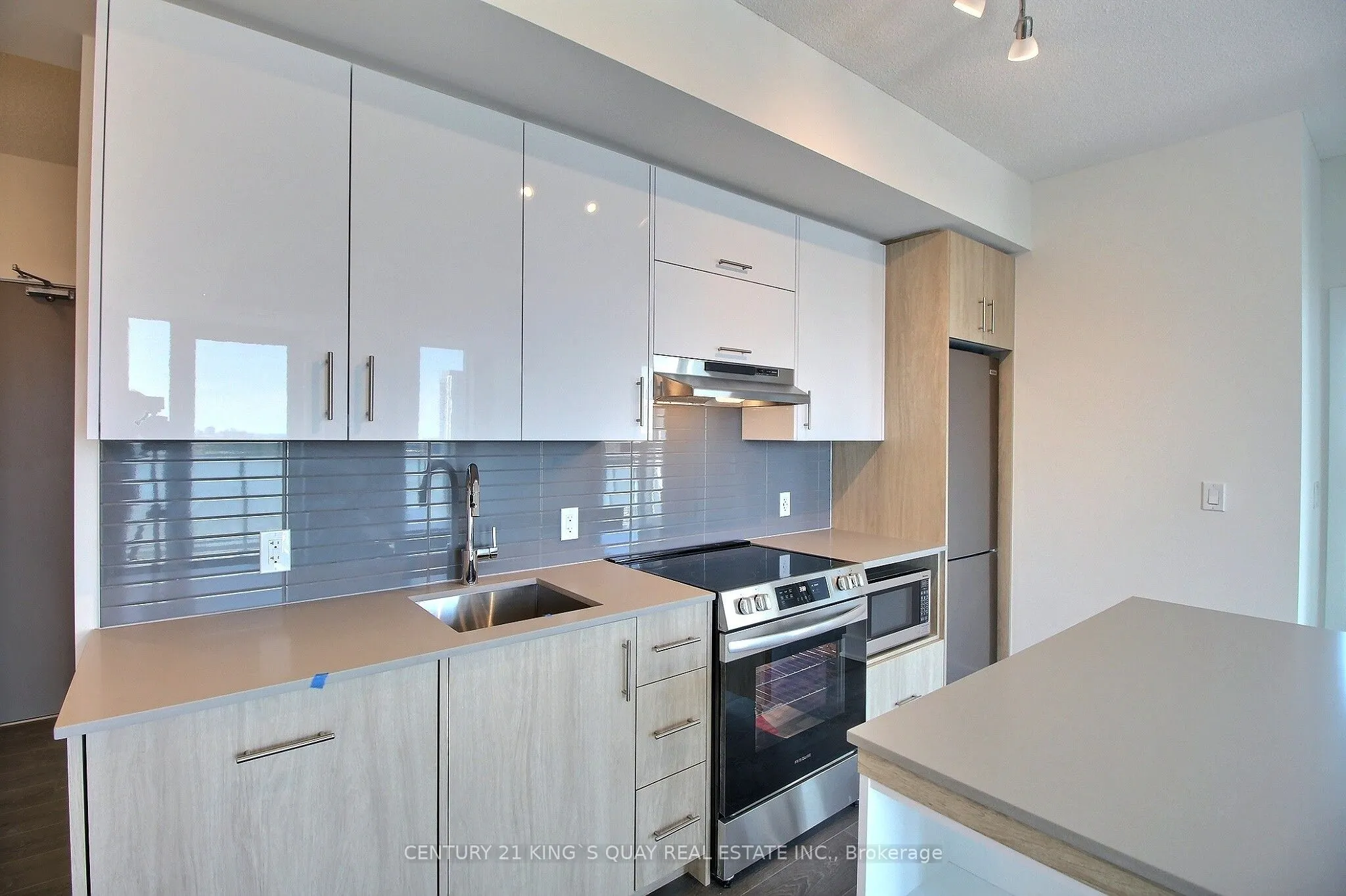 188 Fairview Mall Drive, #2211