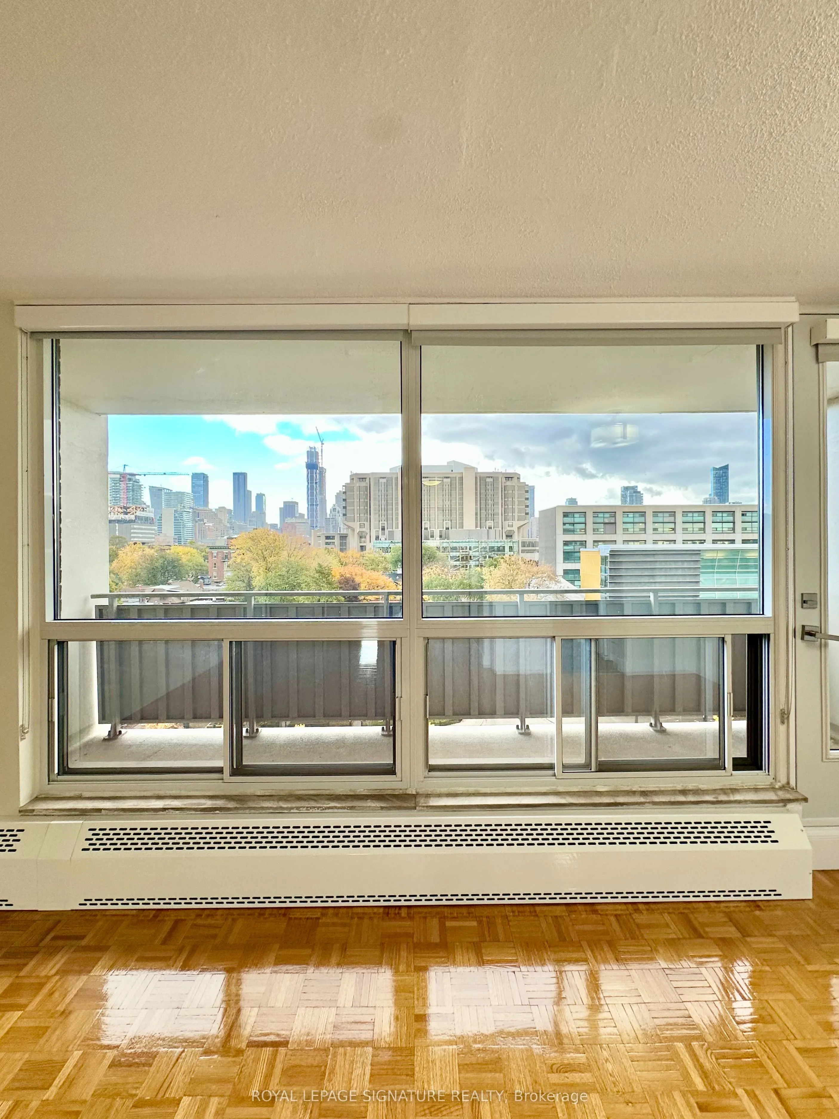 666 Spadina Avenue, #809