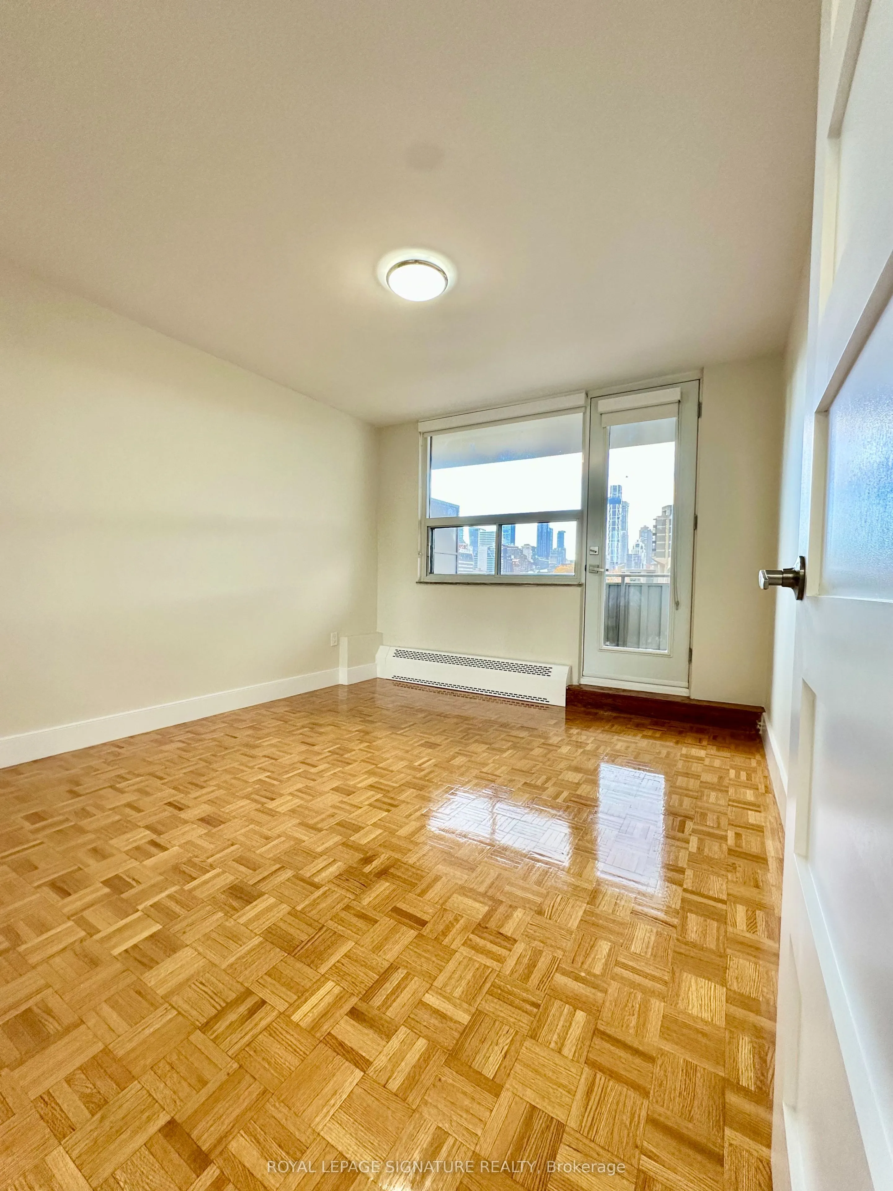 666 Spadina Avenue, #809