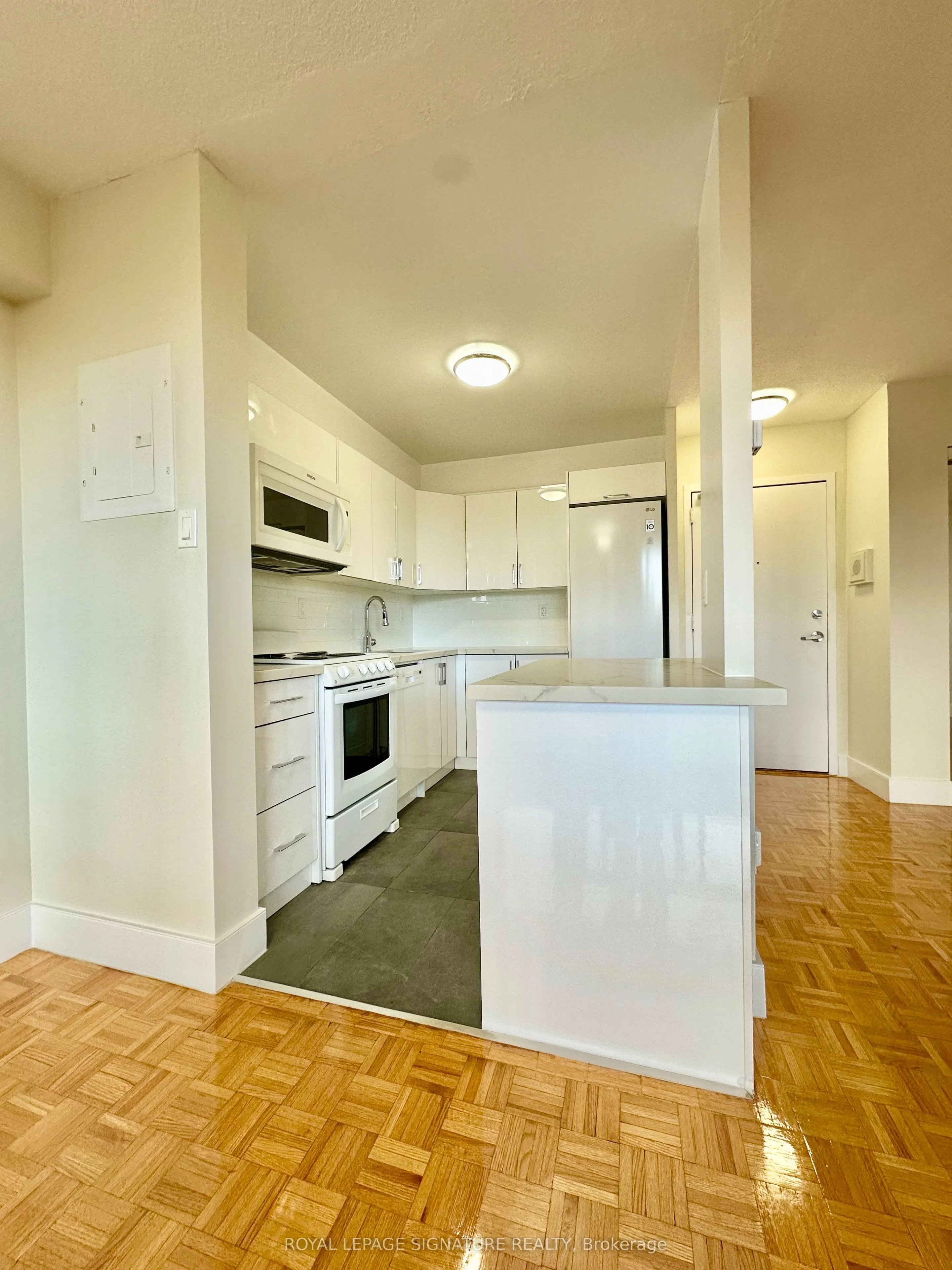 666 Spadina Avenue, #809