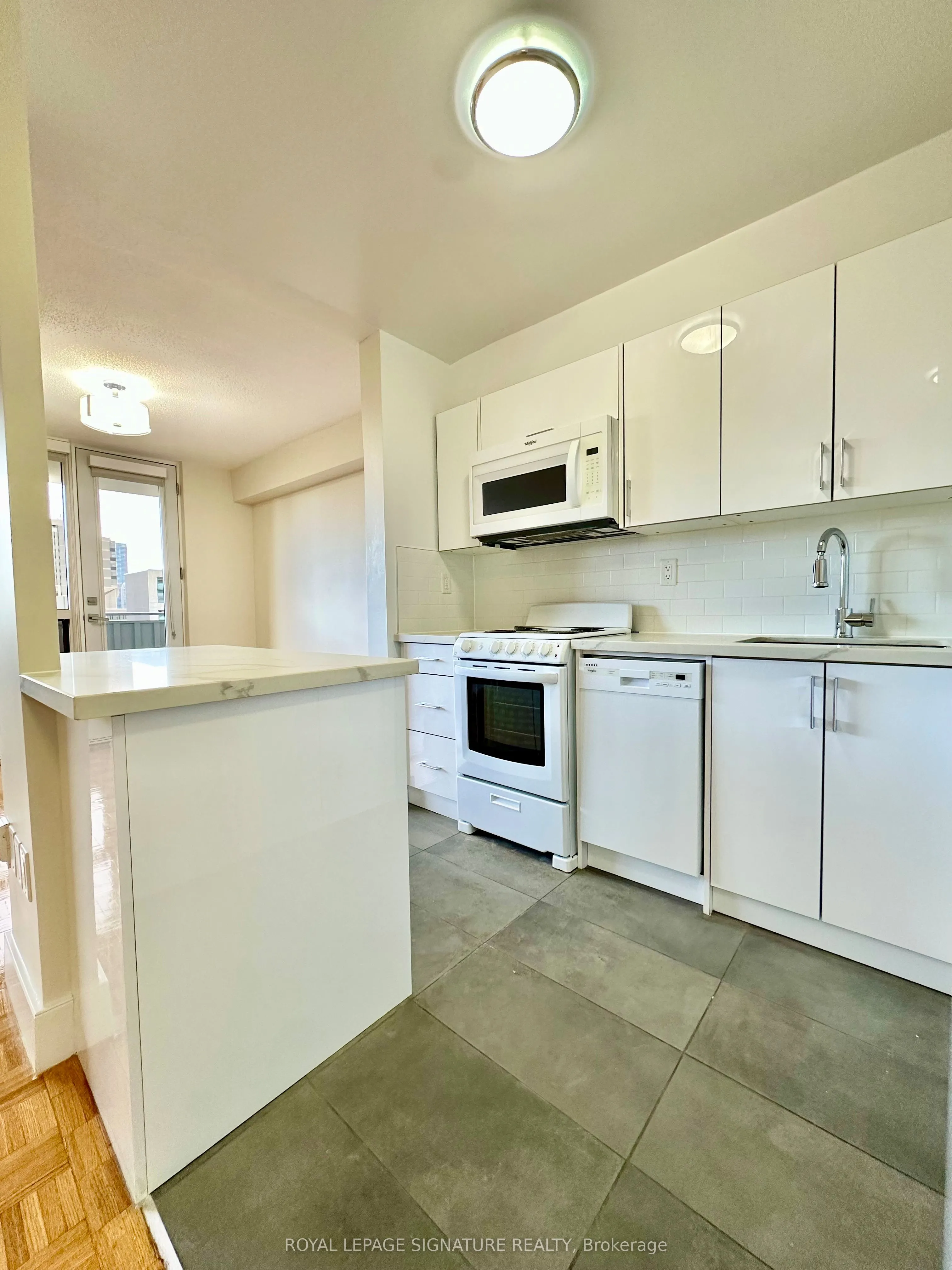 666 Spadina Avenue, #809
