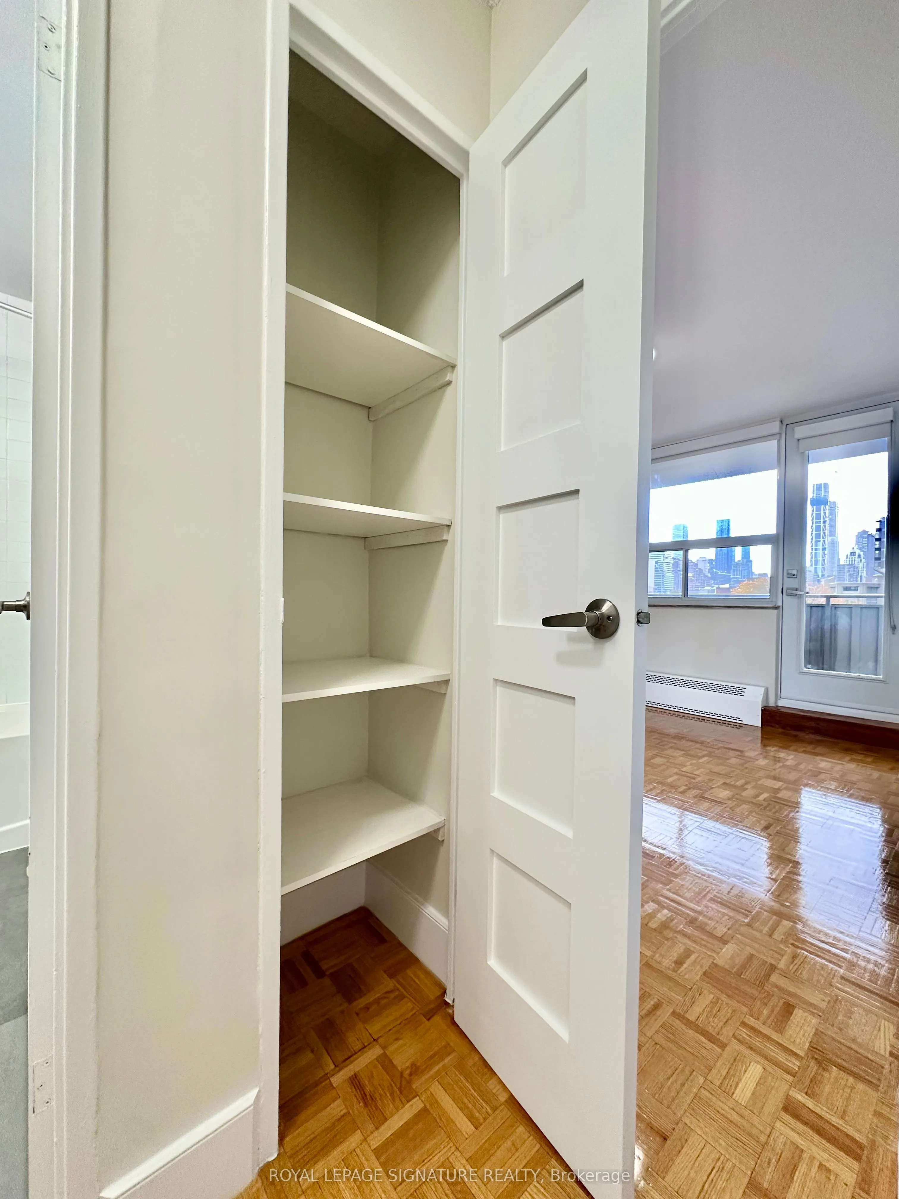 666 Spadina Avenue, #809