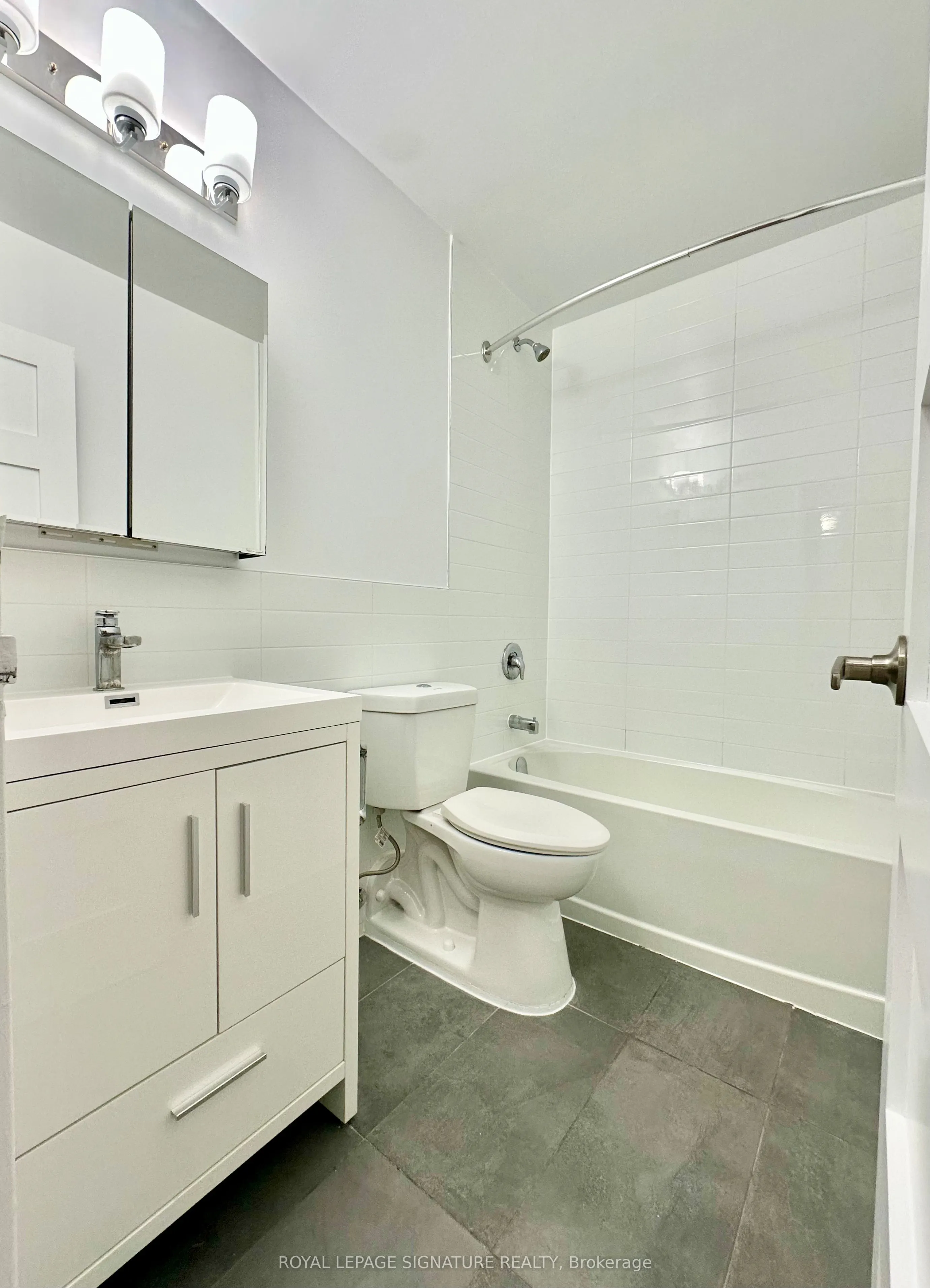 666 Spadina Avenue, #809