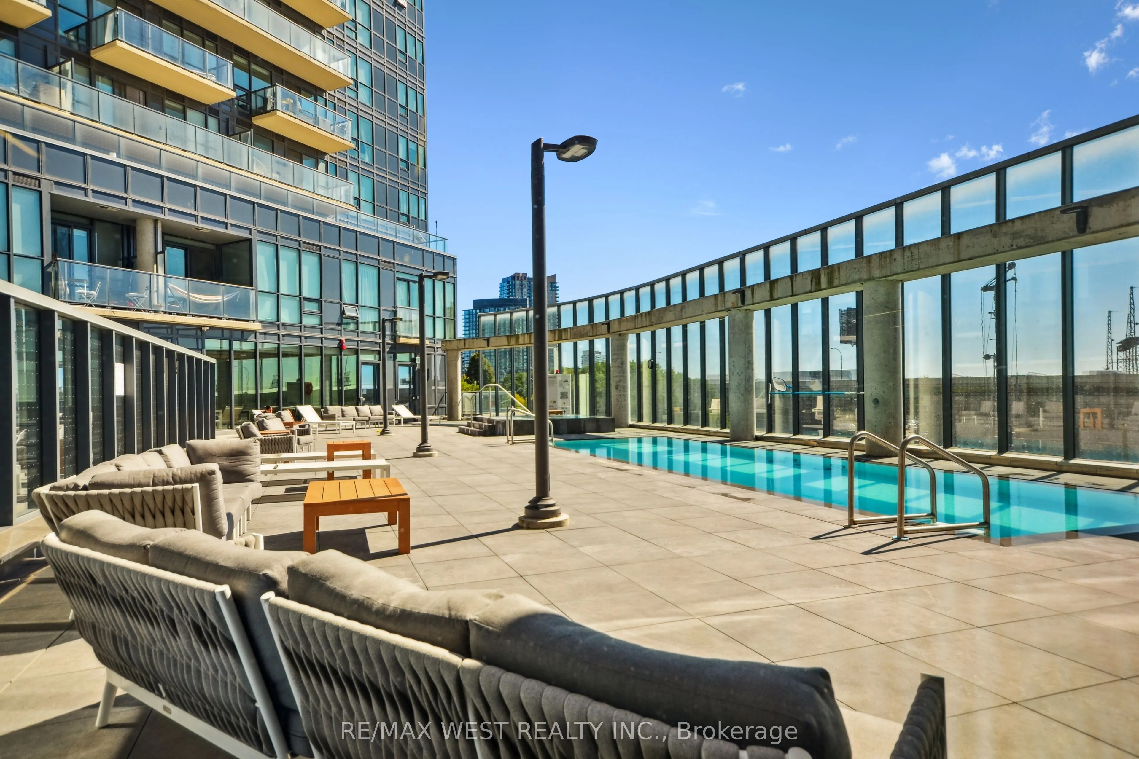 51 East Liberty Street, #607