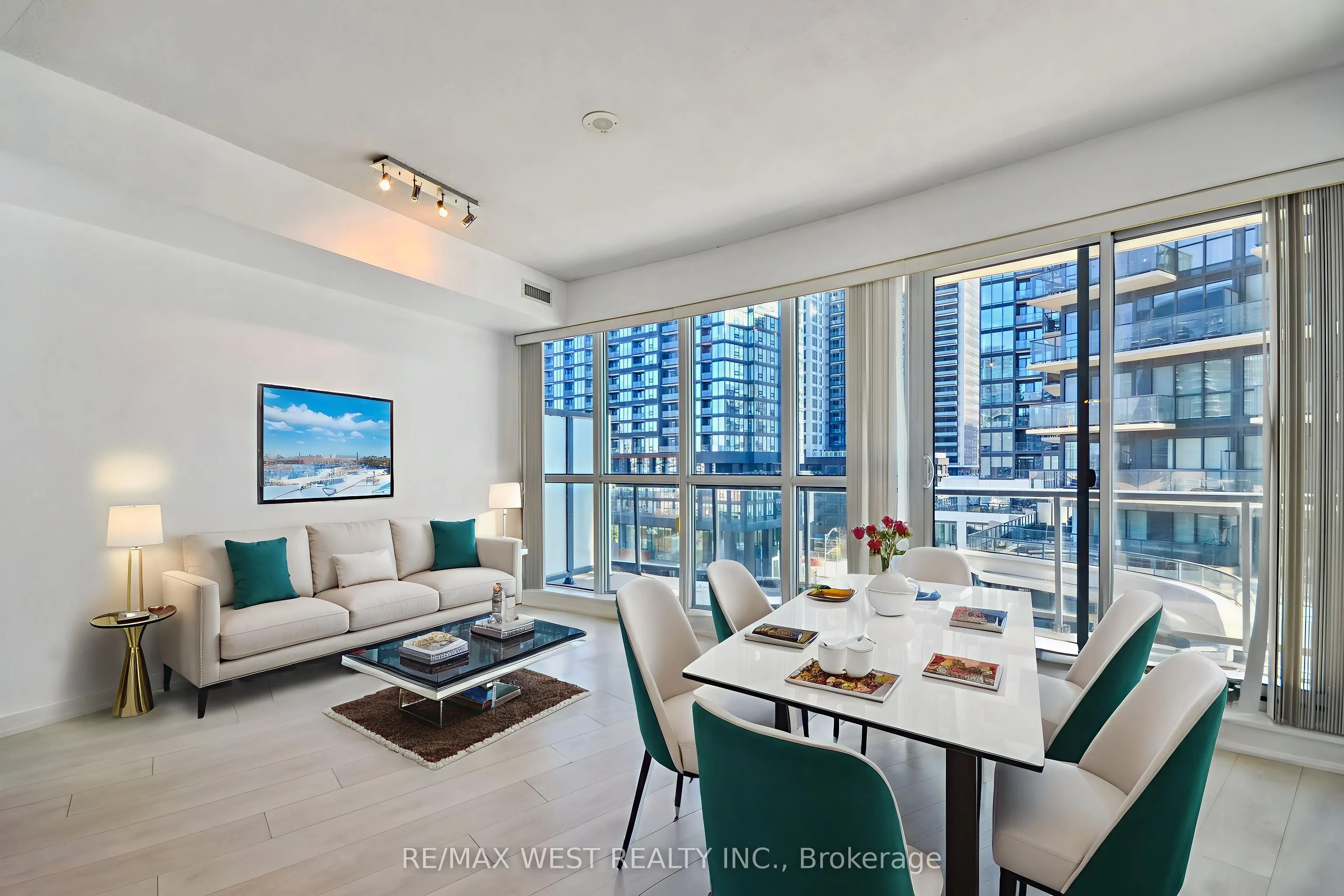 51 East Liberty Street, #607