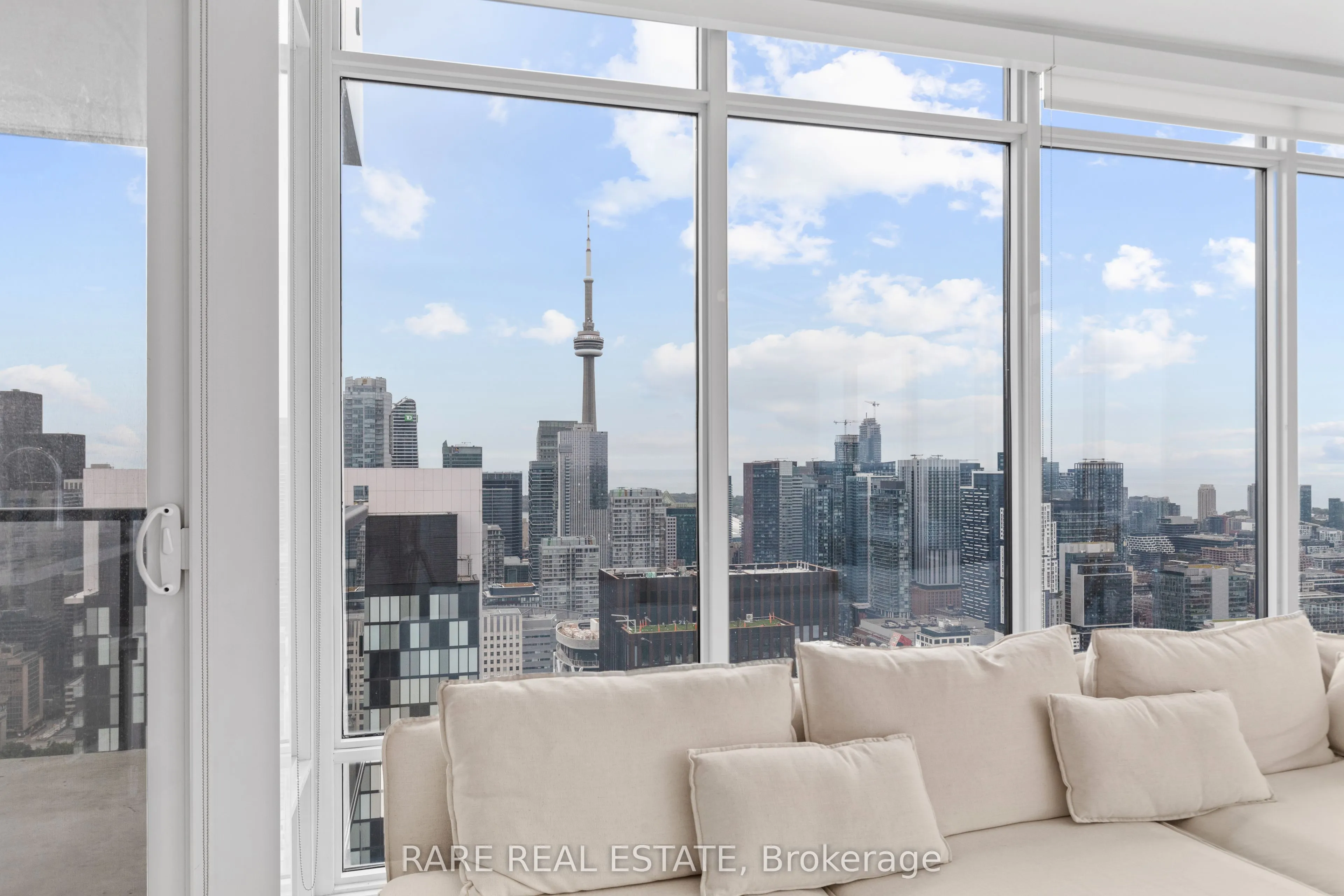 488 University Avenue, #3910