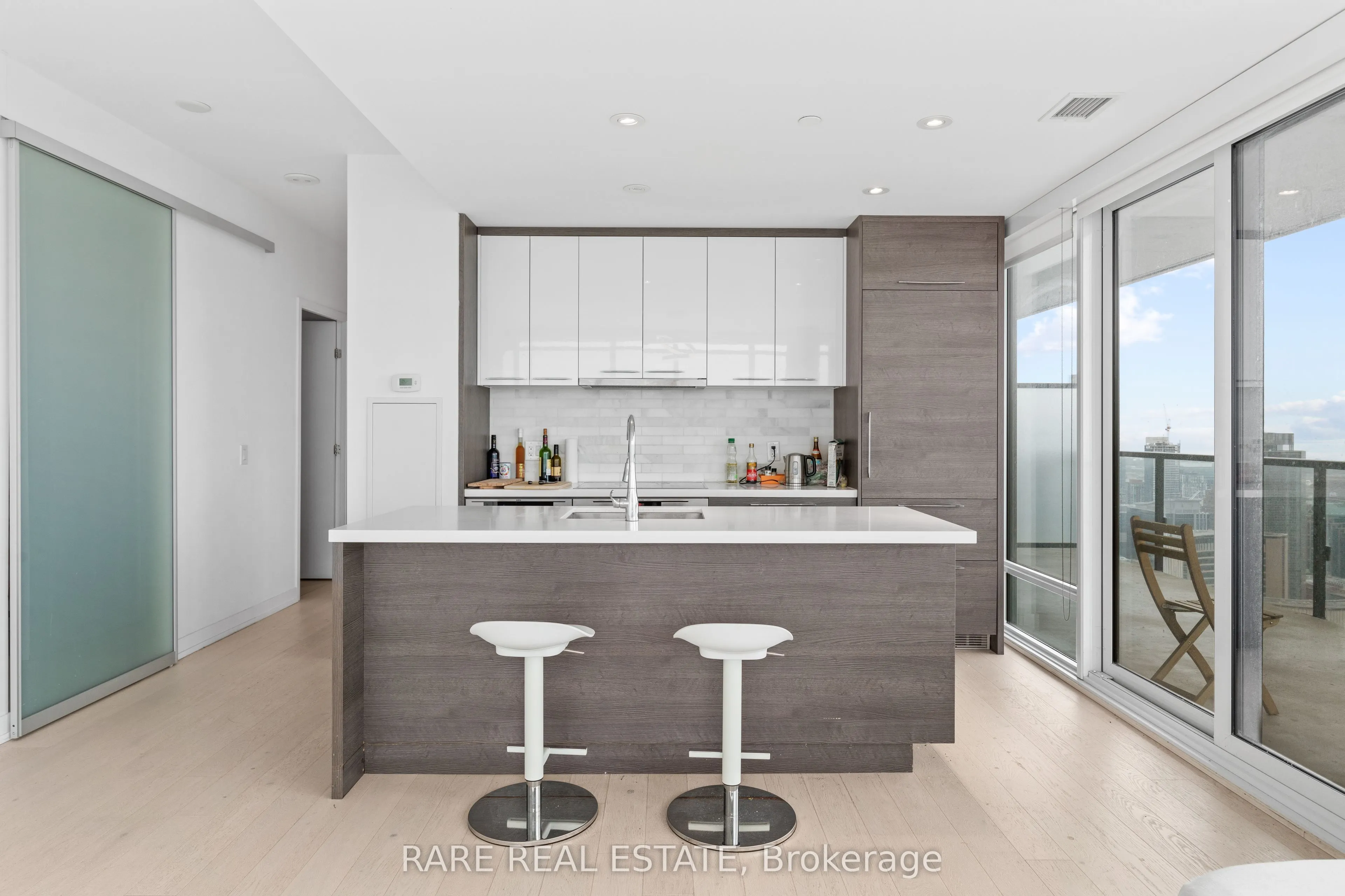 488 University Avenue, #3910