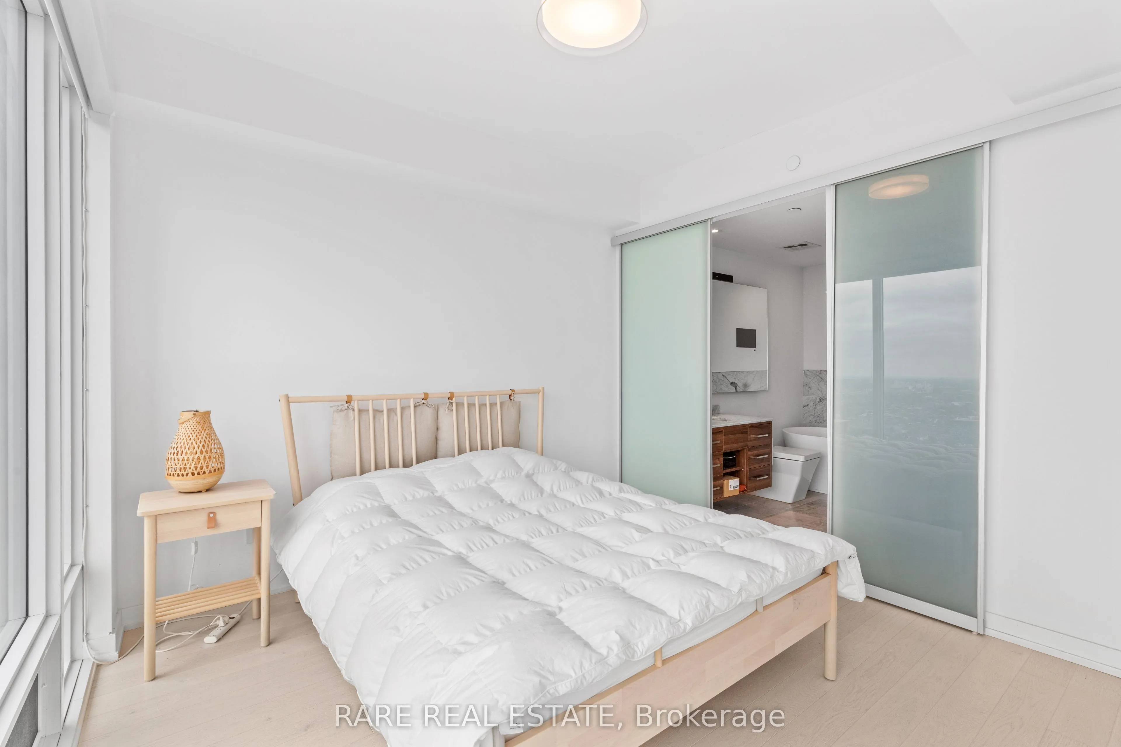 488 University Avenue, #3910