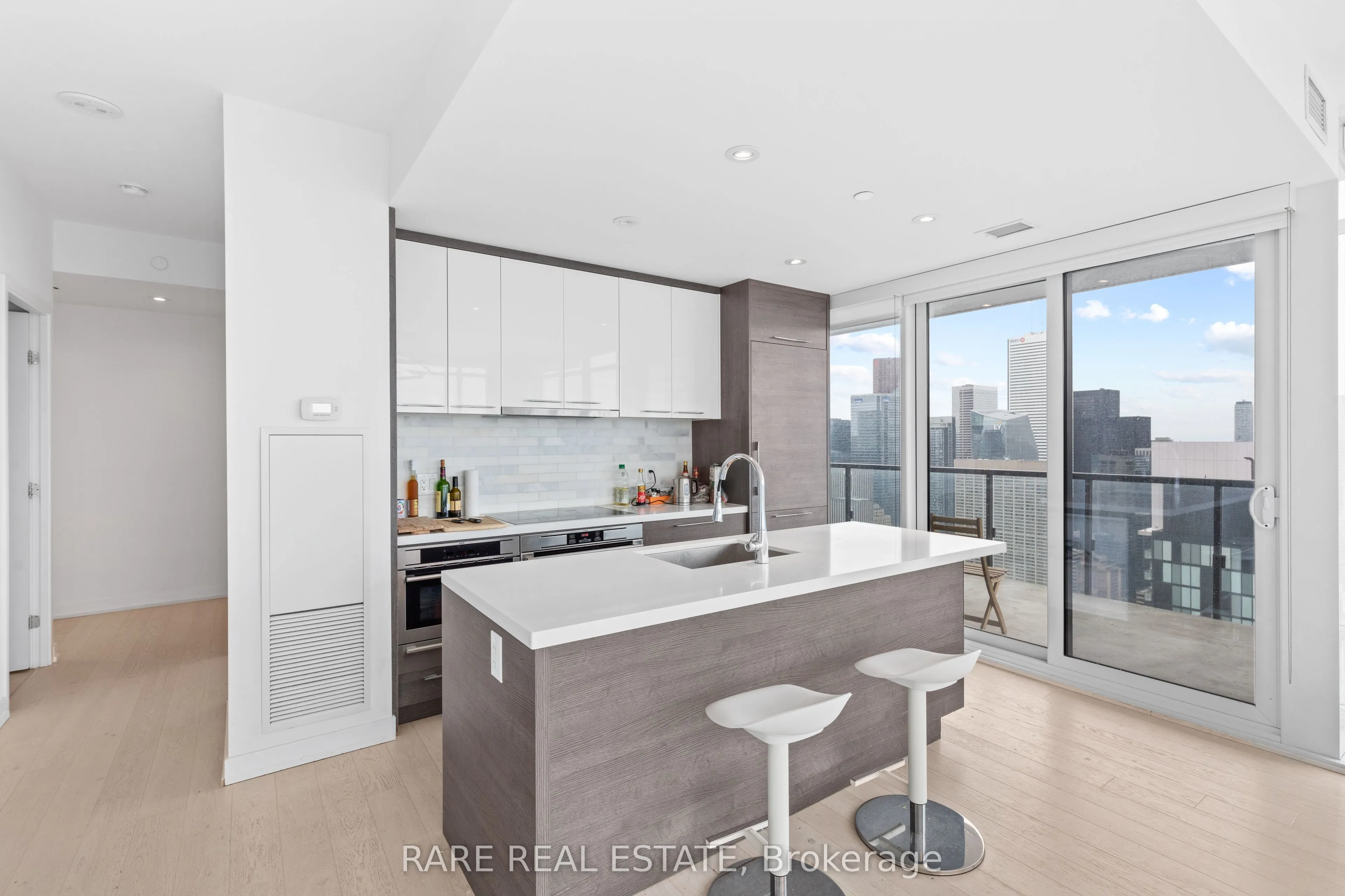 488 University Avenue, #3910