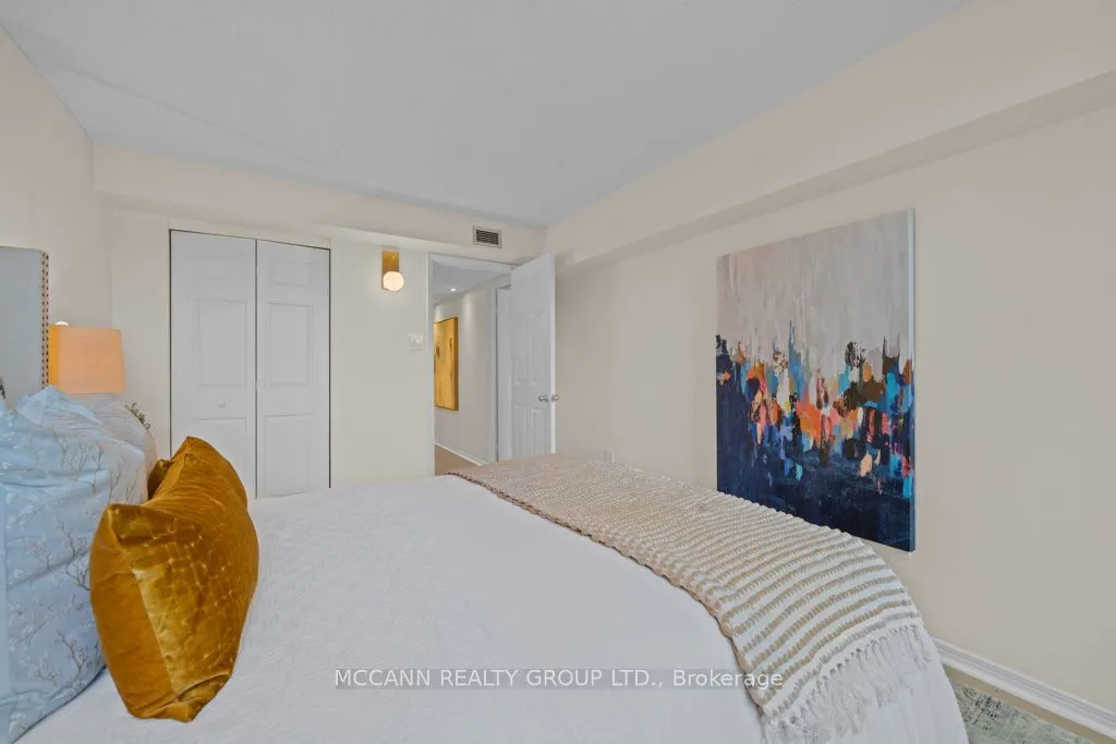 360 Bloor Street E, #301