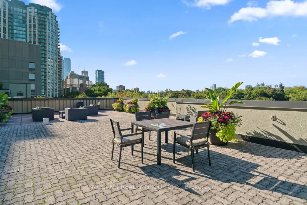 360 Bloor Street E #301