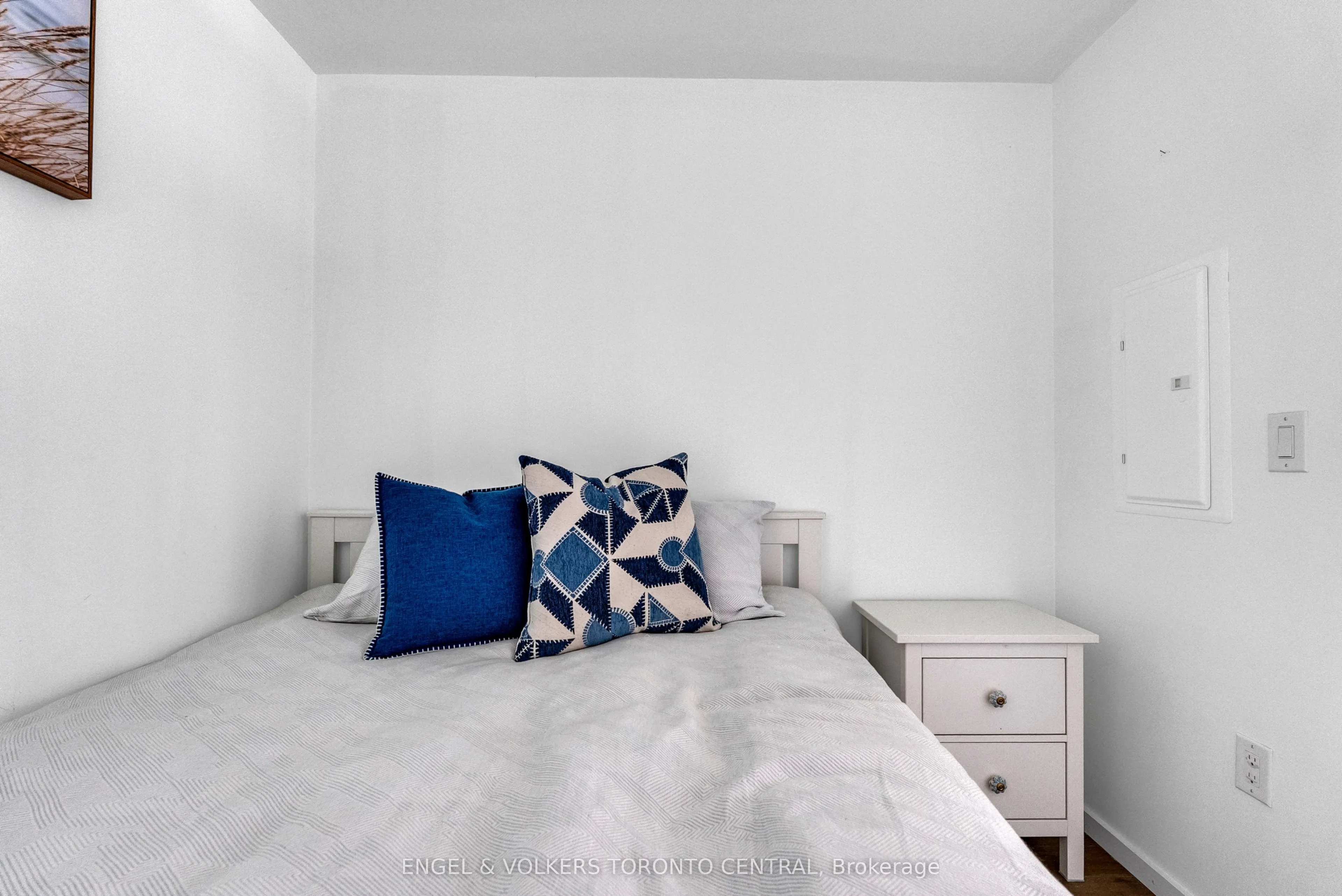 21 Lawren Harris Square, #30