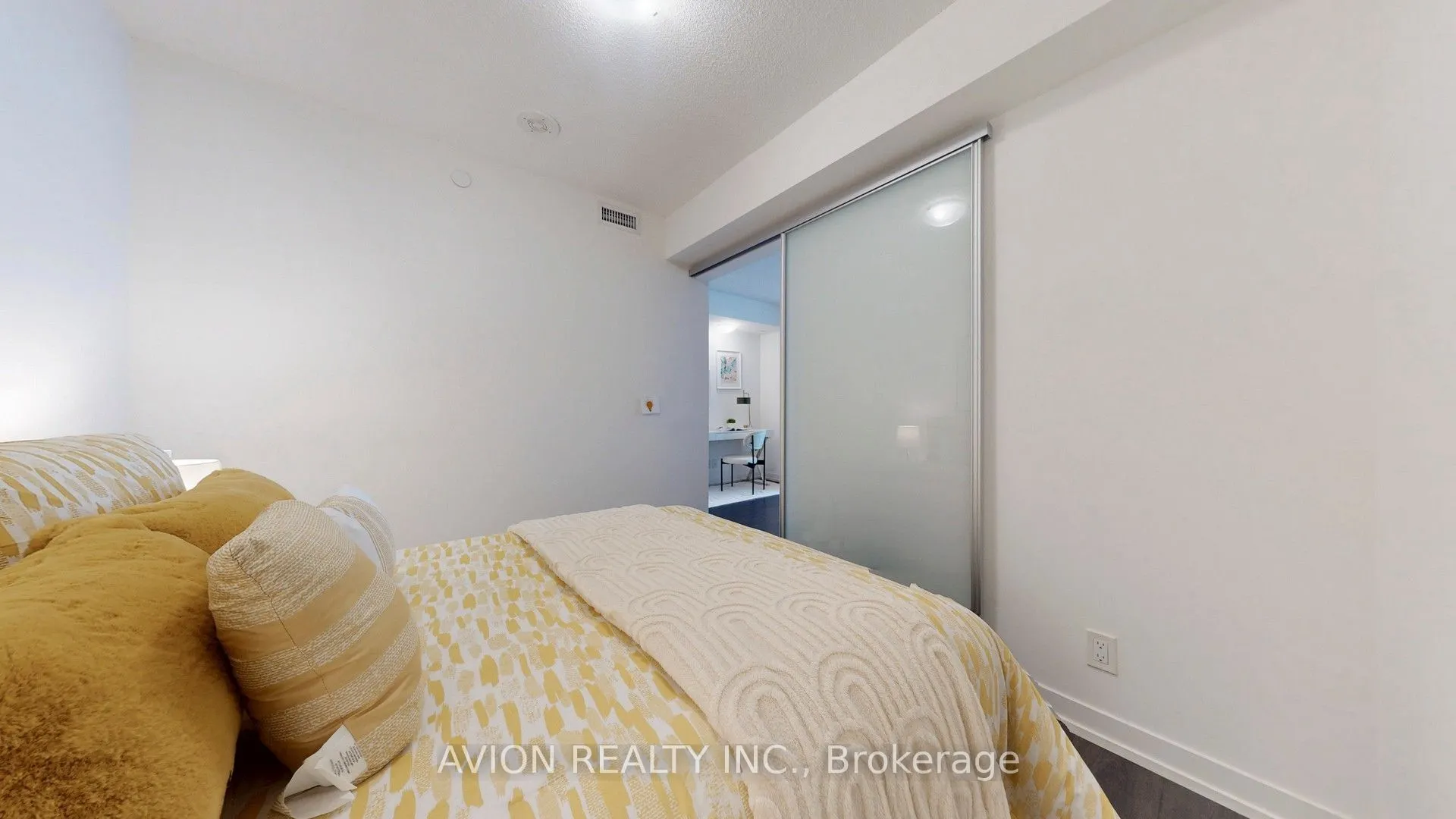 60 Shuter Street, #2007