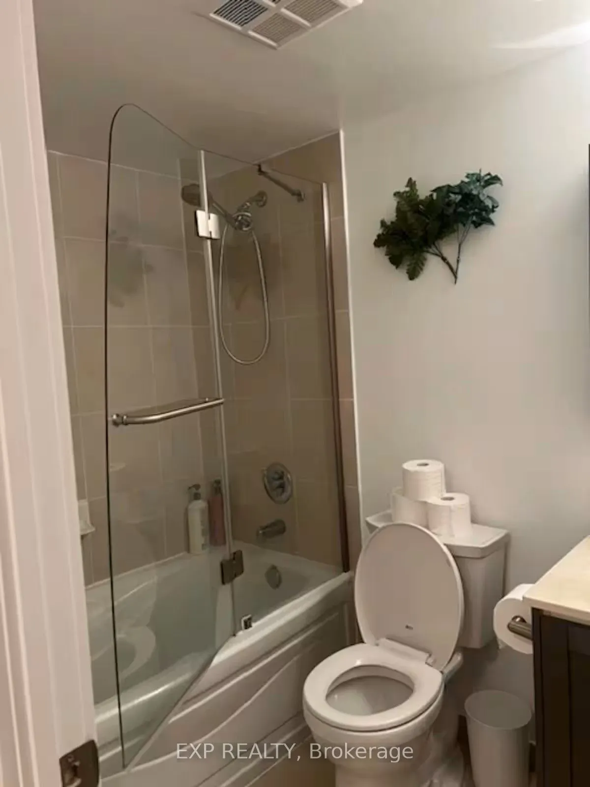 20 Blue Jays Way, #814