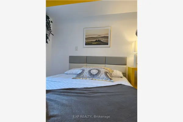 20 Blue Jays Way, #814