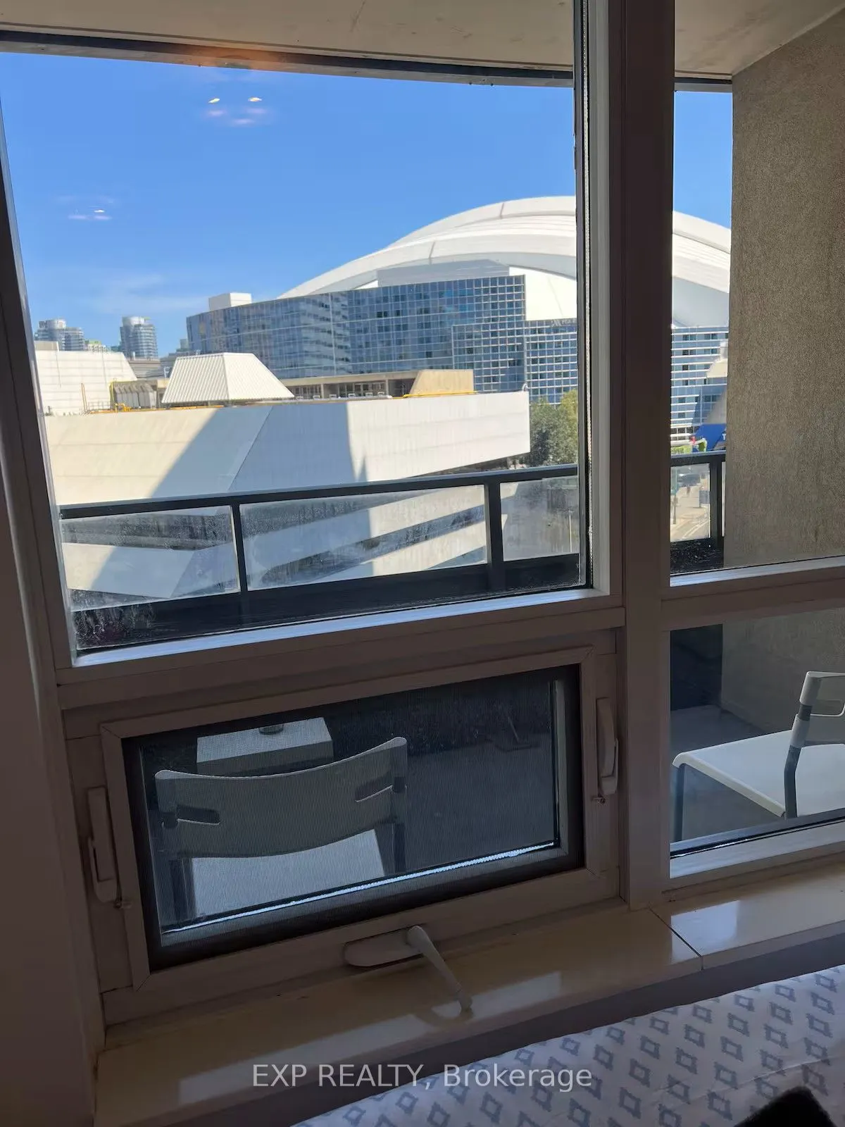 20 Blue Jays Way, #814