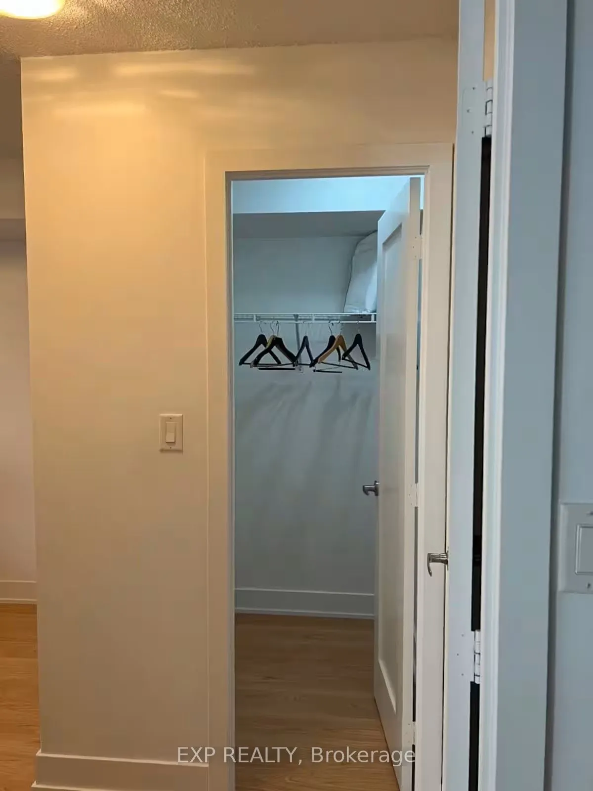 20 Blue Jays Way, #814