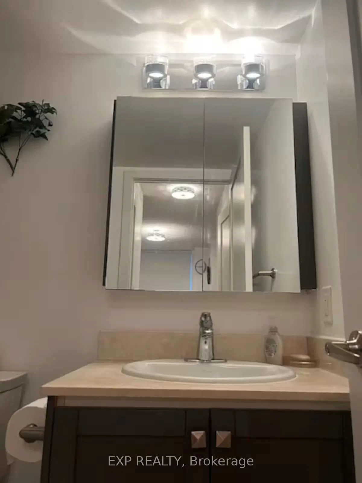 20 Blue Jays Way, #814