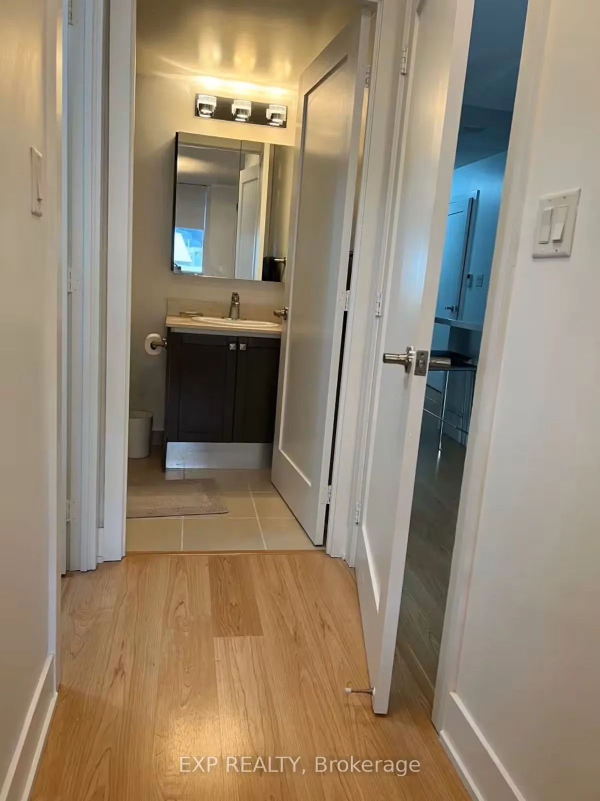 20 Blue Jays Way, #814