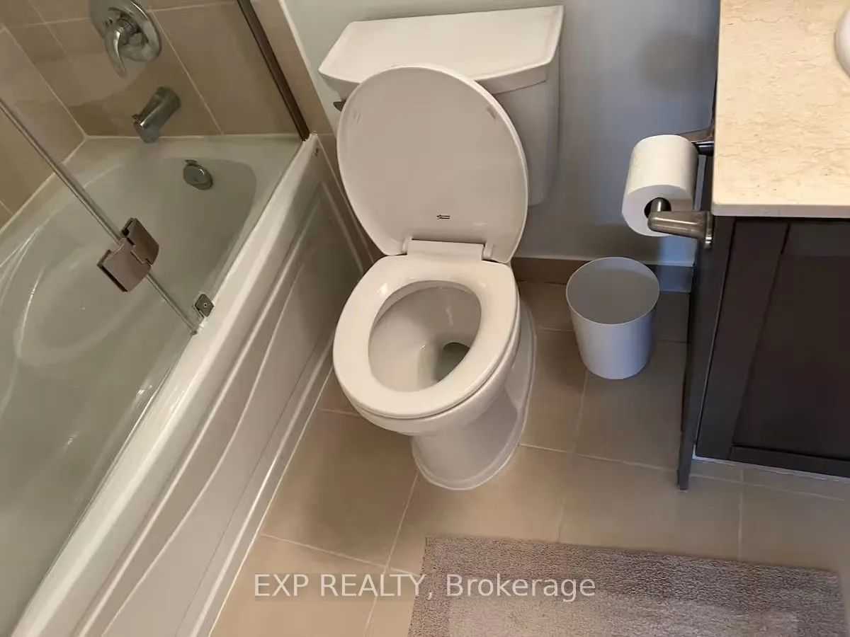 20 Blue Jays Way, #814