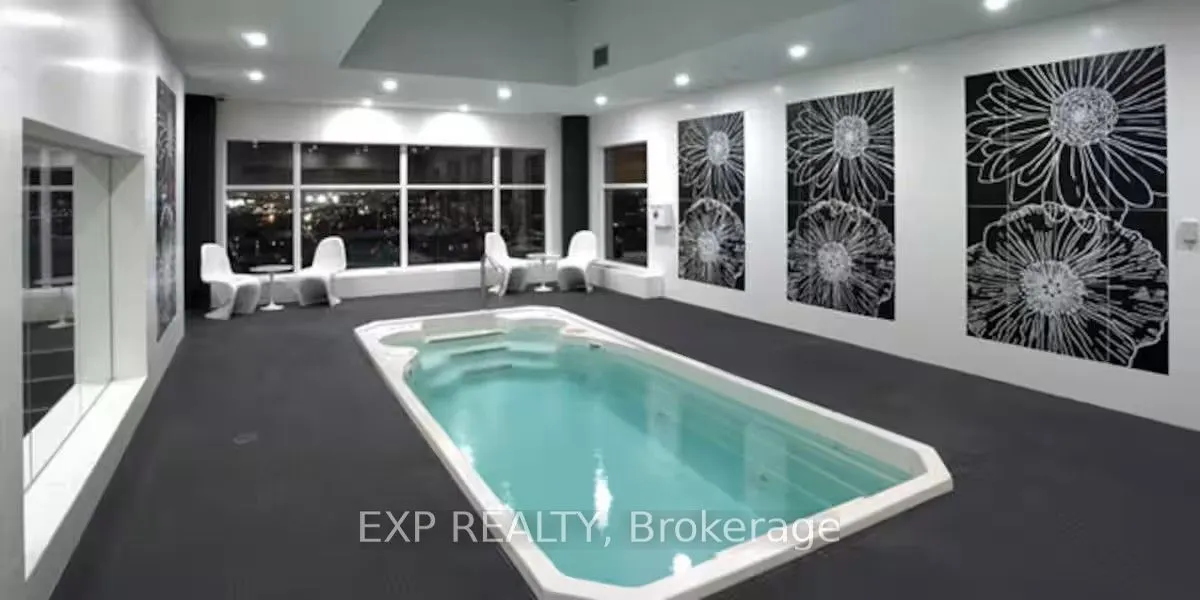 20 Blue Jays Way, #814