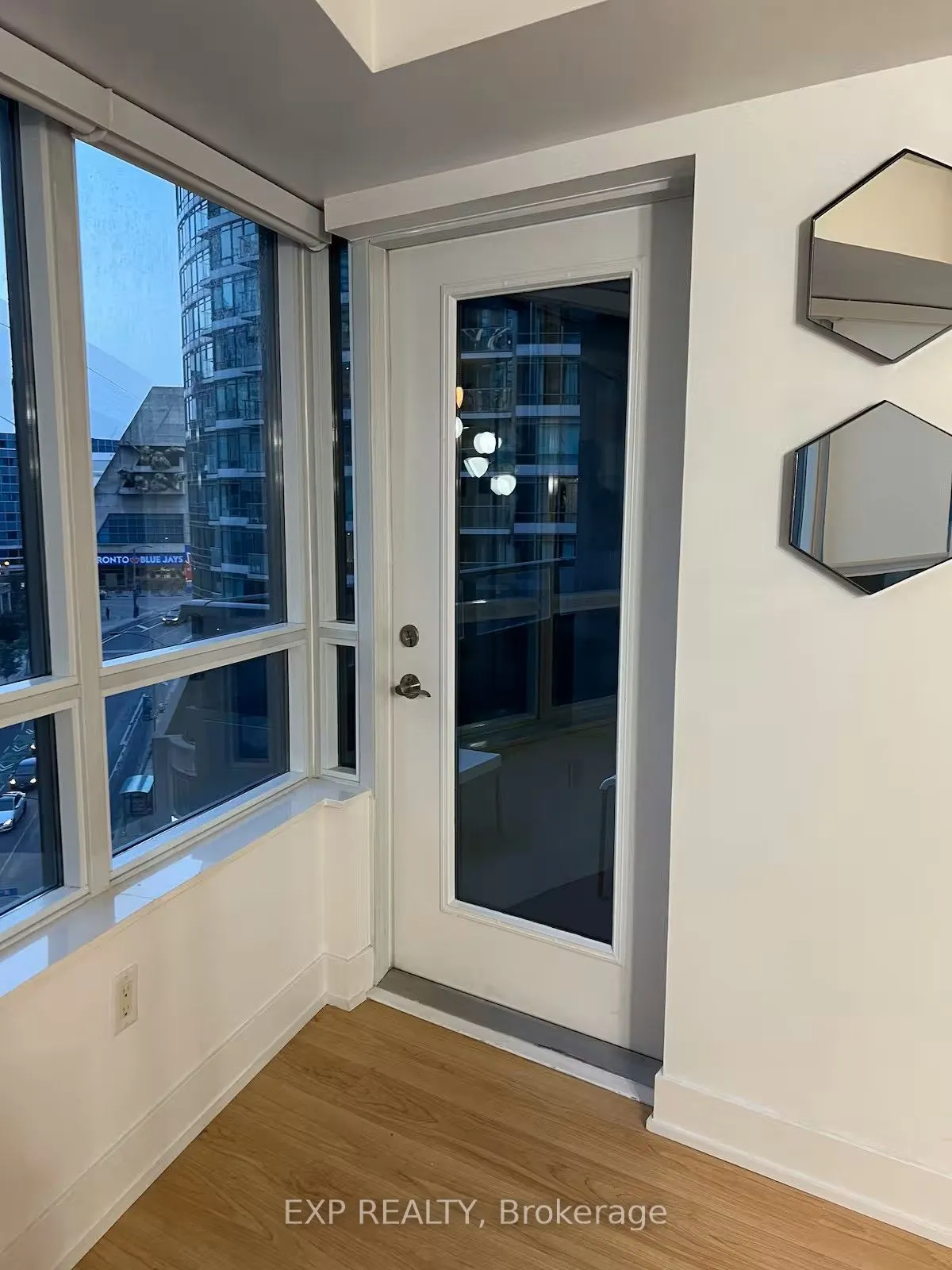 20 Blue Jays Way, #814