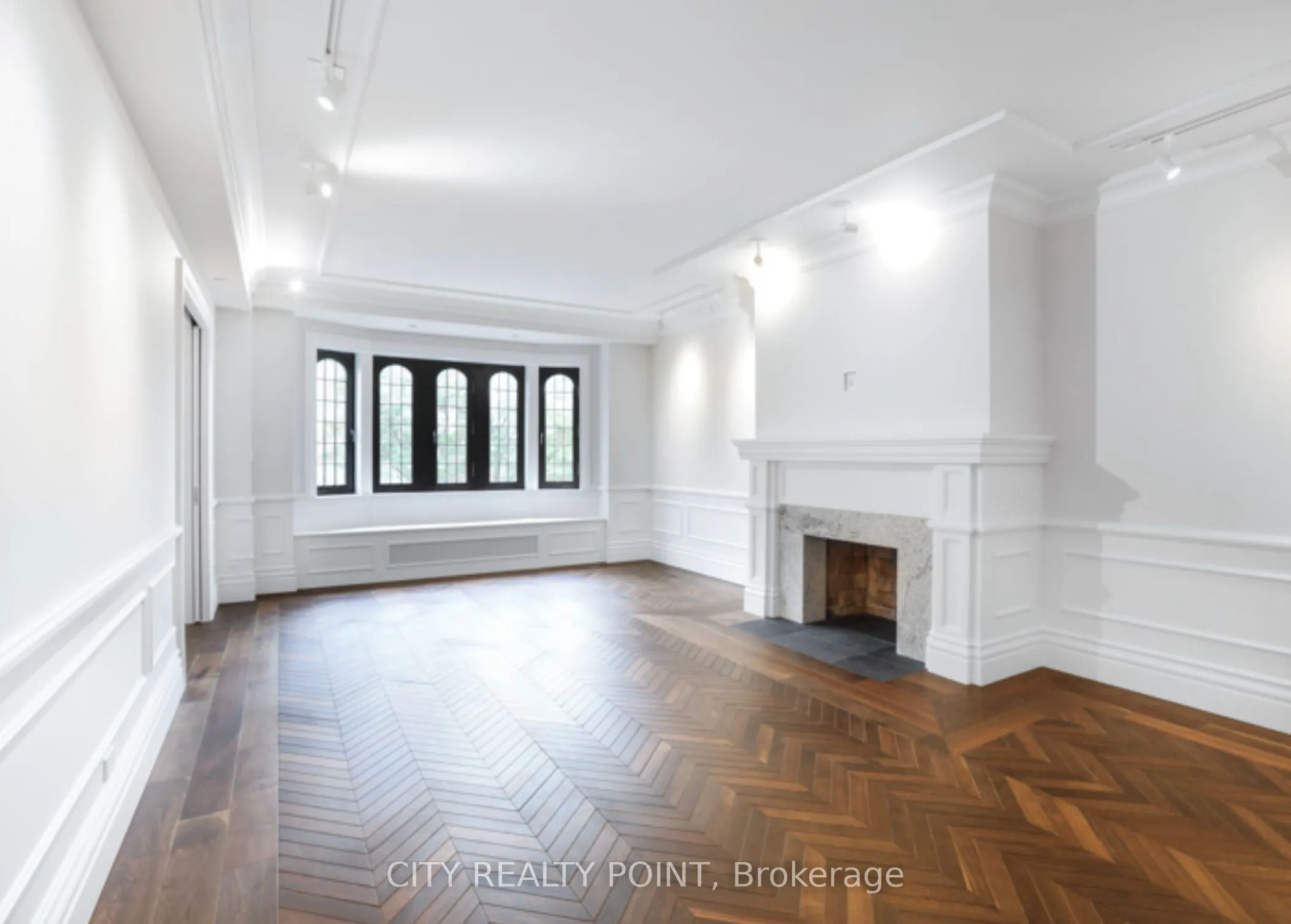 2 Clarendon Avenue, #402