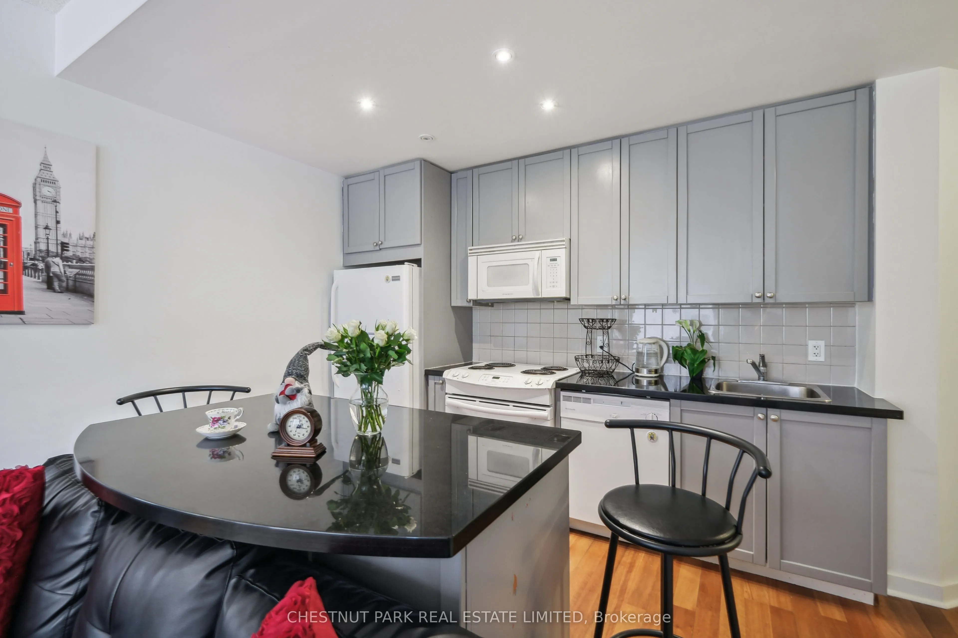 85 Bloor Street E, #1014