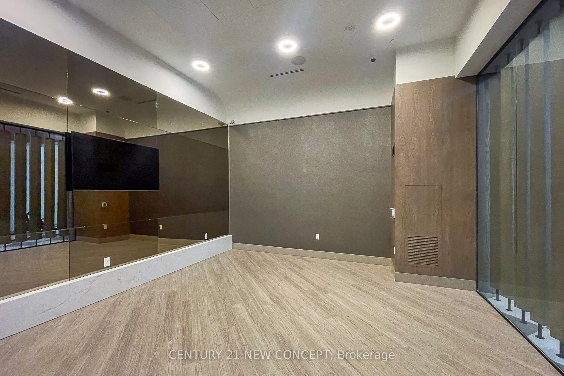 30 Inn On The Park Drive, #423