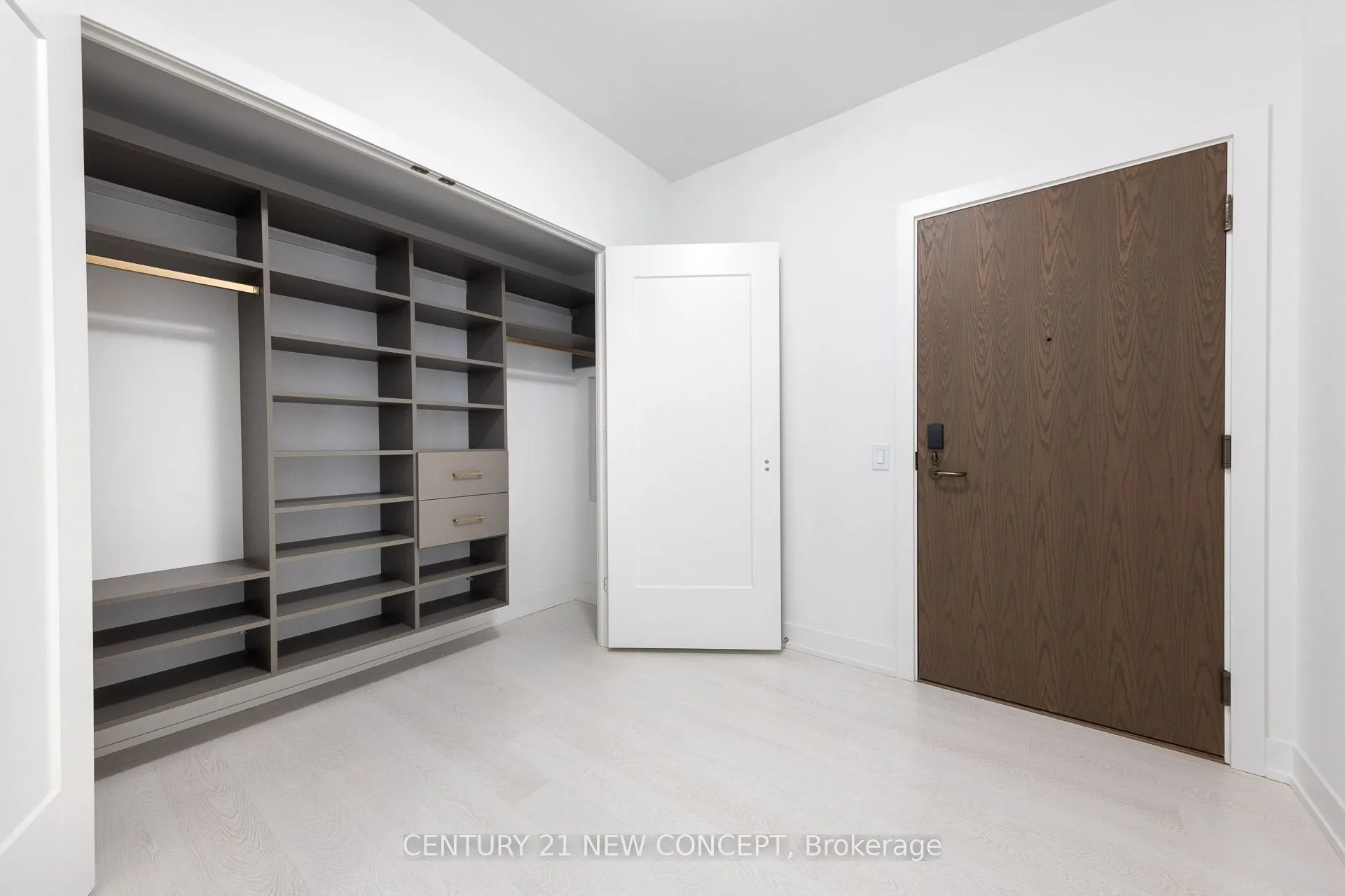 30 Inn On The Park Drive, #423