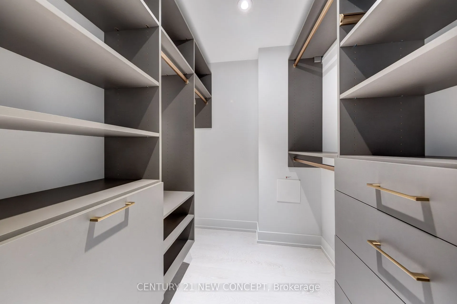 30 Inn On The Park Drive, #423