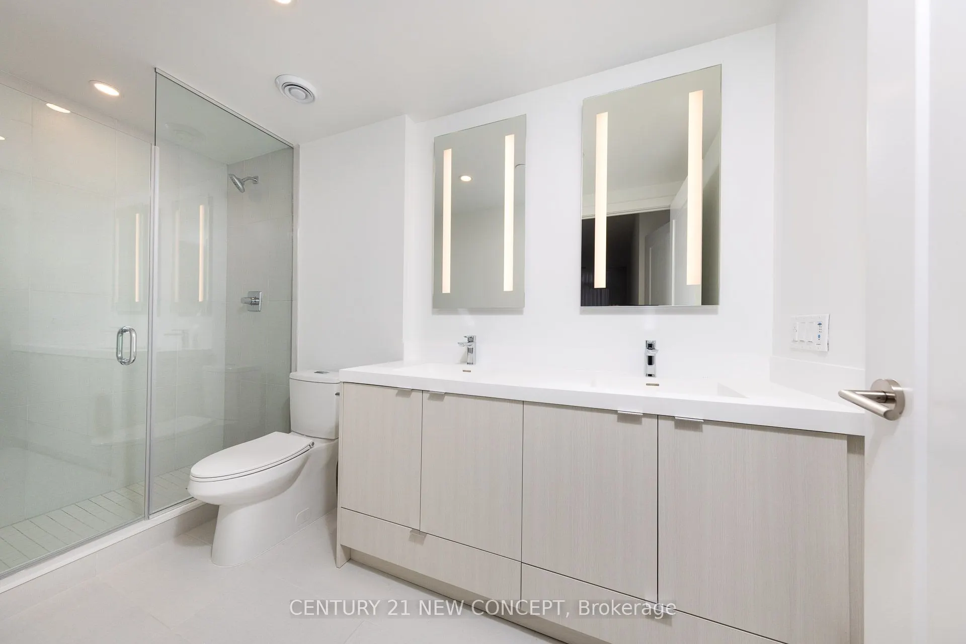 30 Inn On The Park Drive, #423