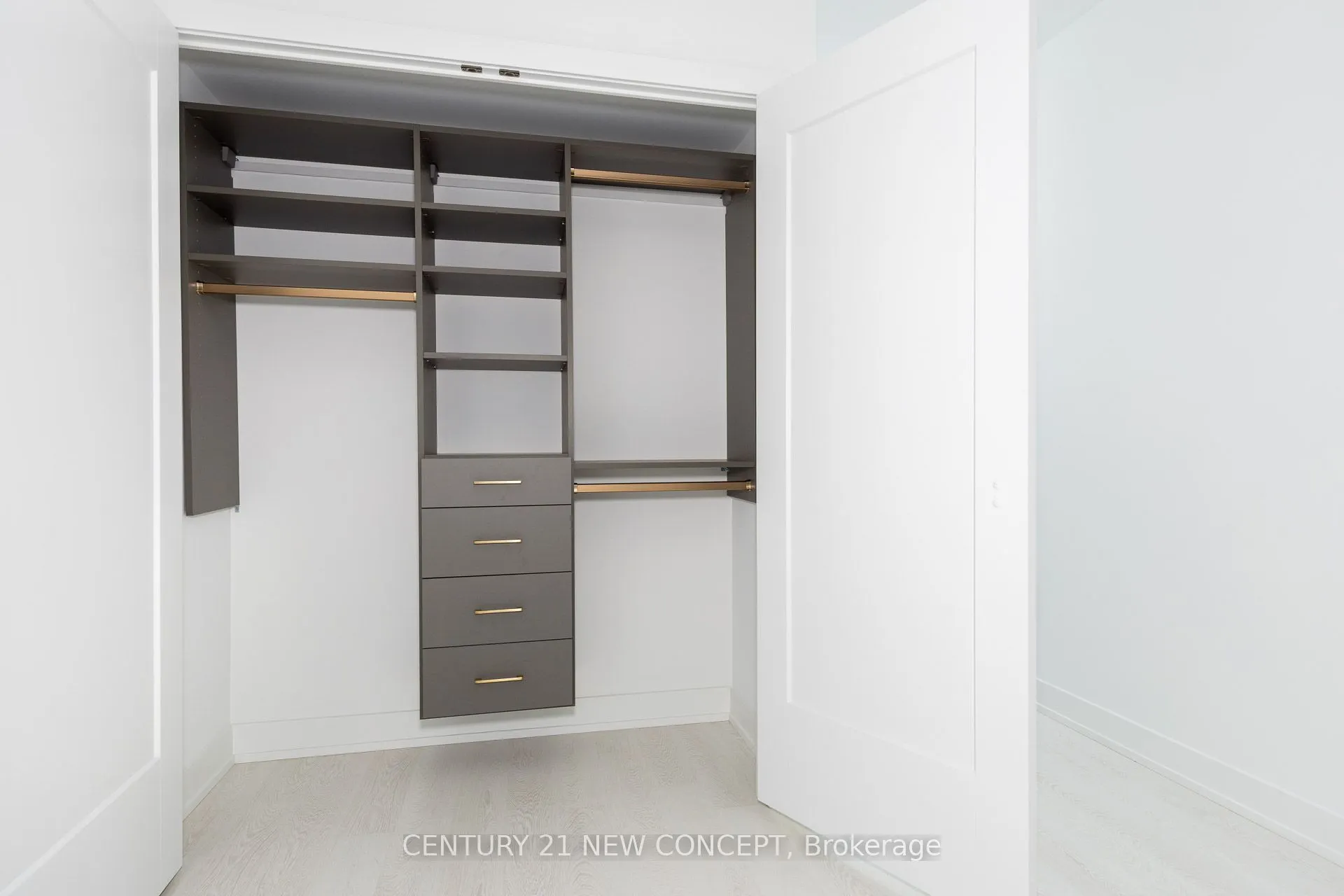 30 Inn On The Park Drive, #423