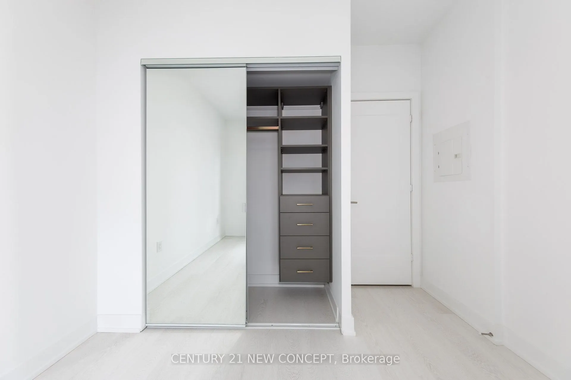 30 Inn On The Park Drive, #423