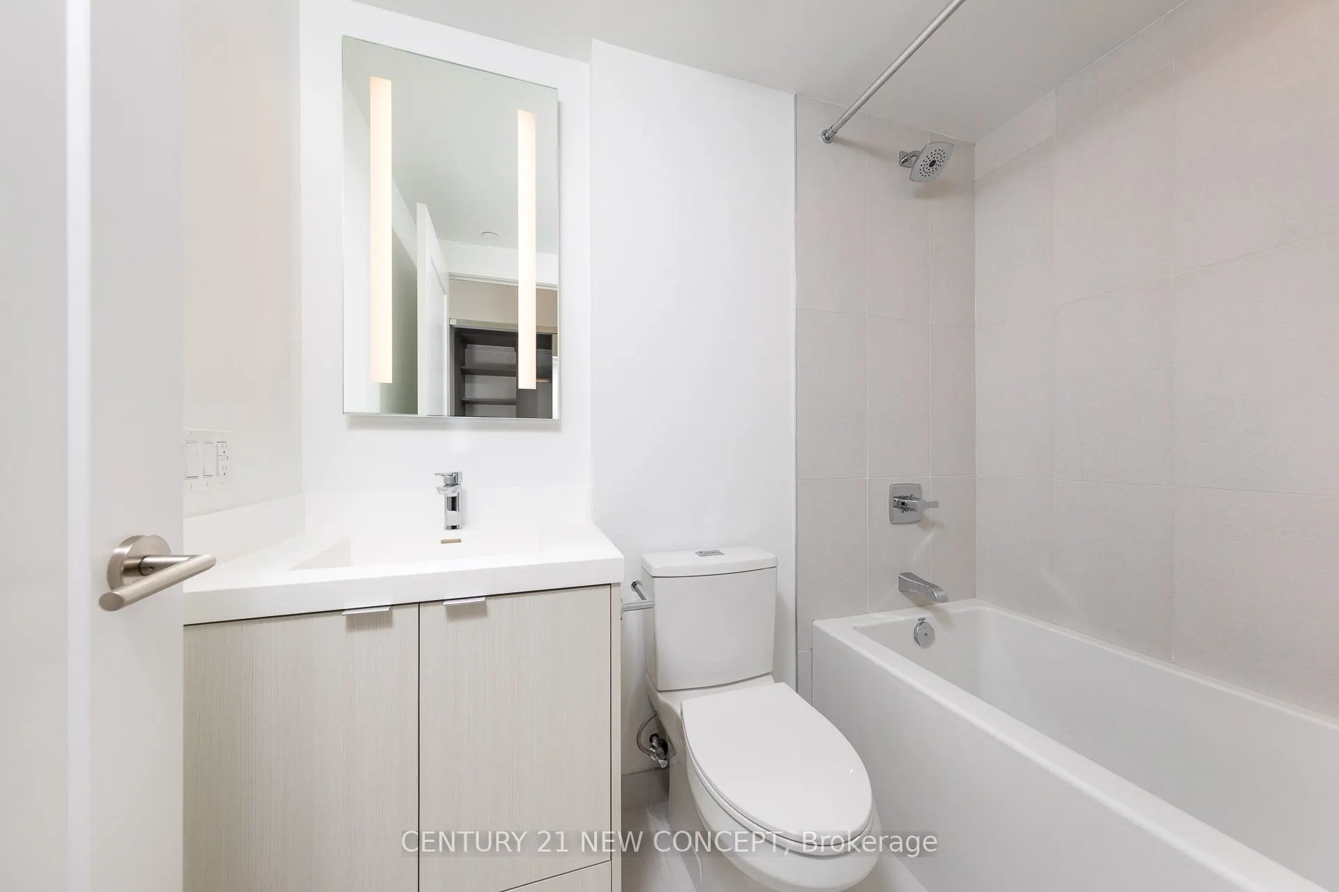 30 Inn On The Park Drive, #423