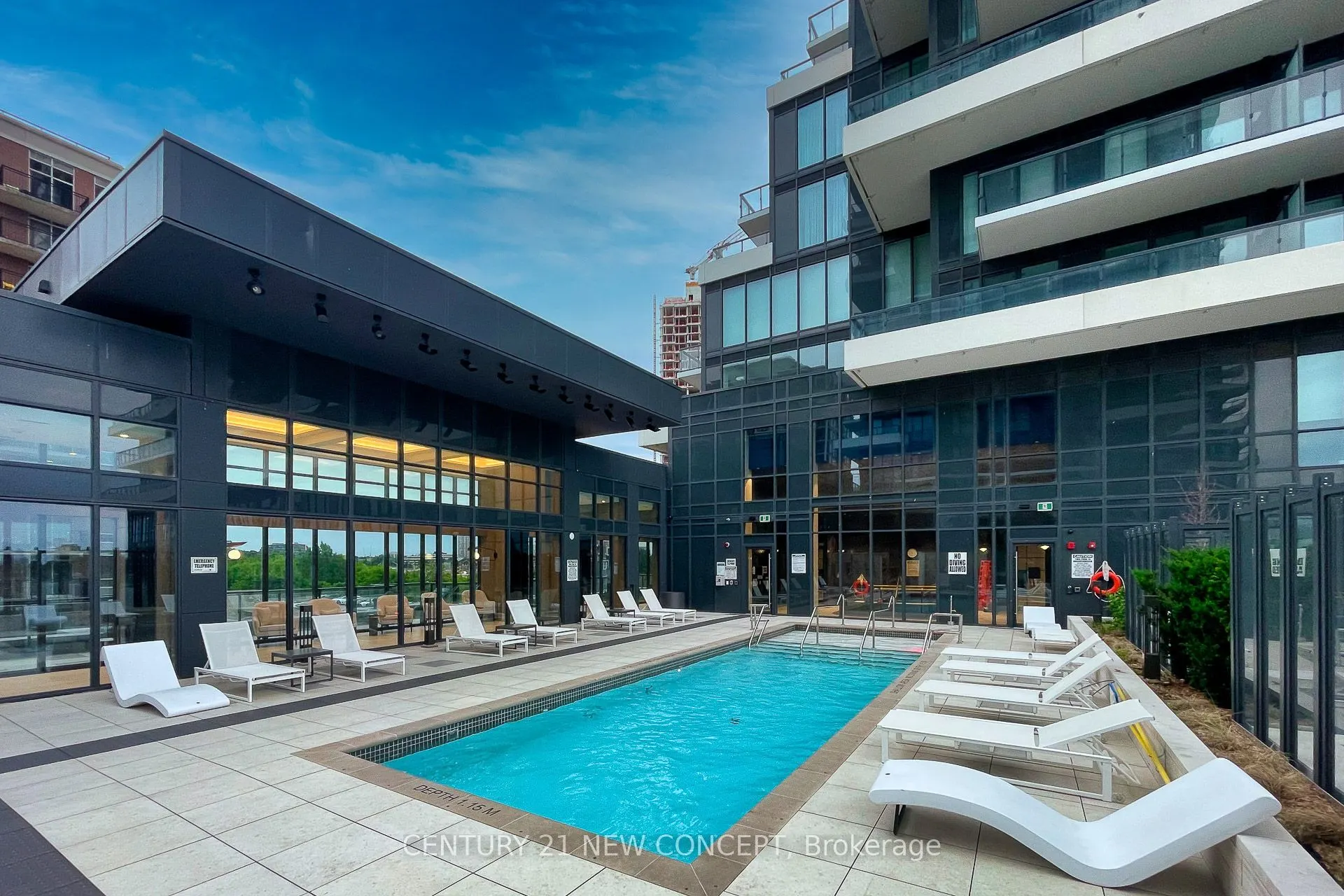 30 Inn On The Park Drive, #423