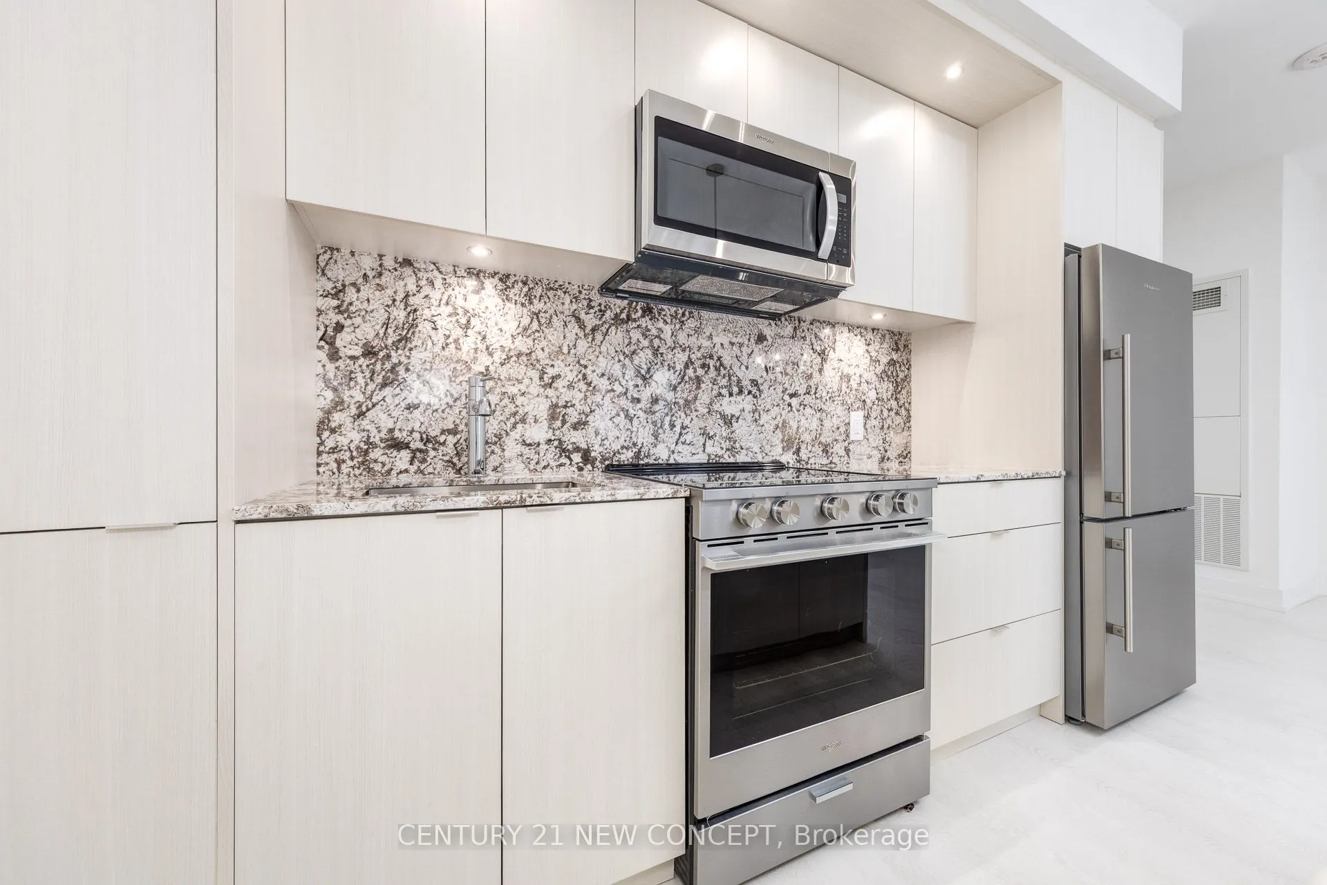 30 Inn On The Park Drive, #423