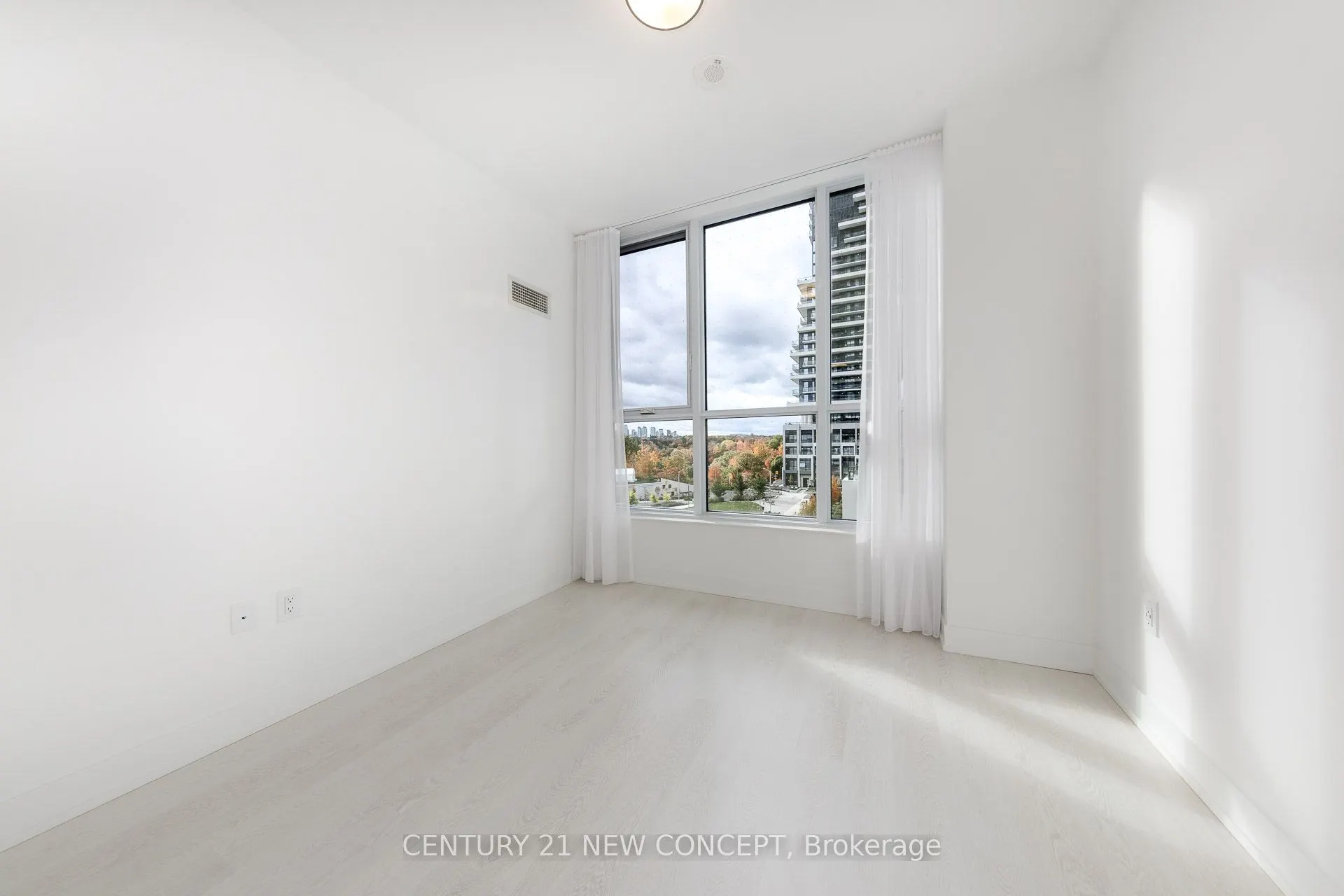 30 Inn On The Park Drive, #423