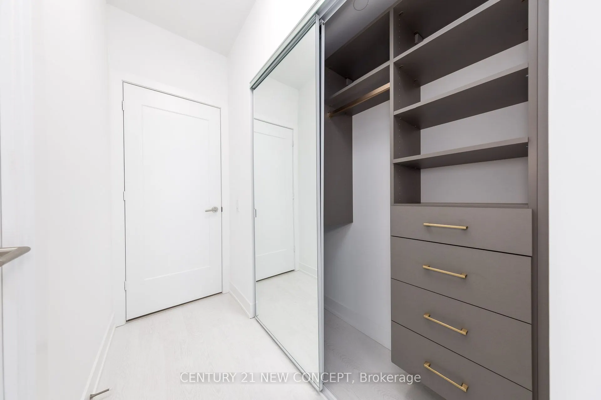 30 Inn On The Park Drive, #423