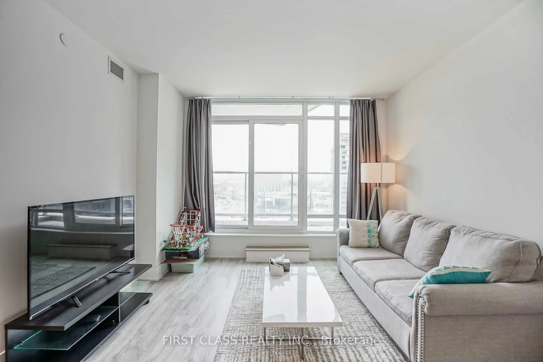 15 Merchants' Wharf Street, #701