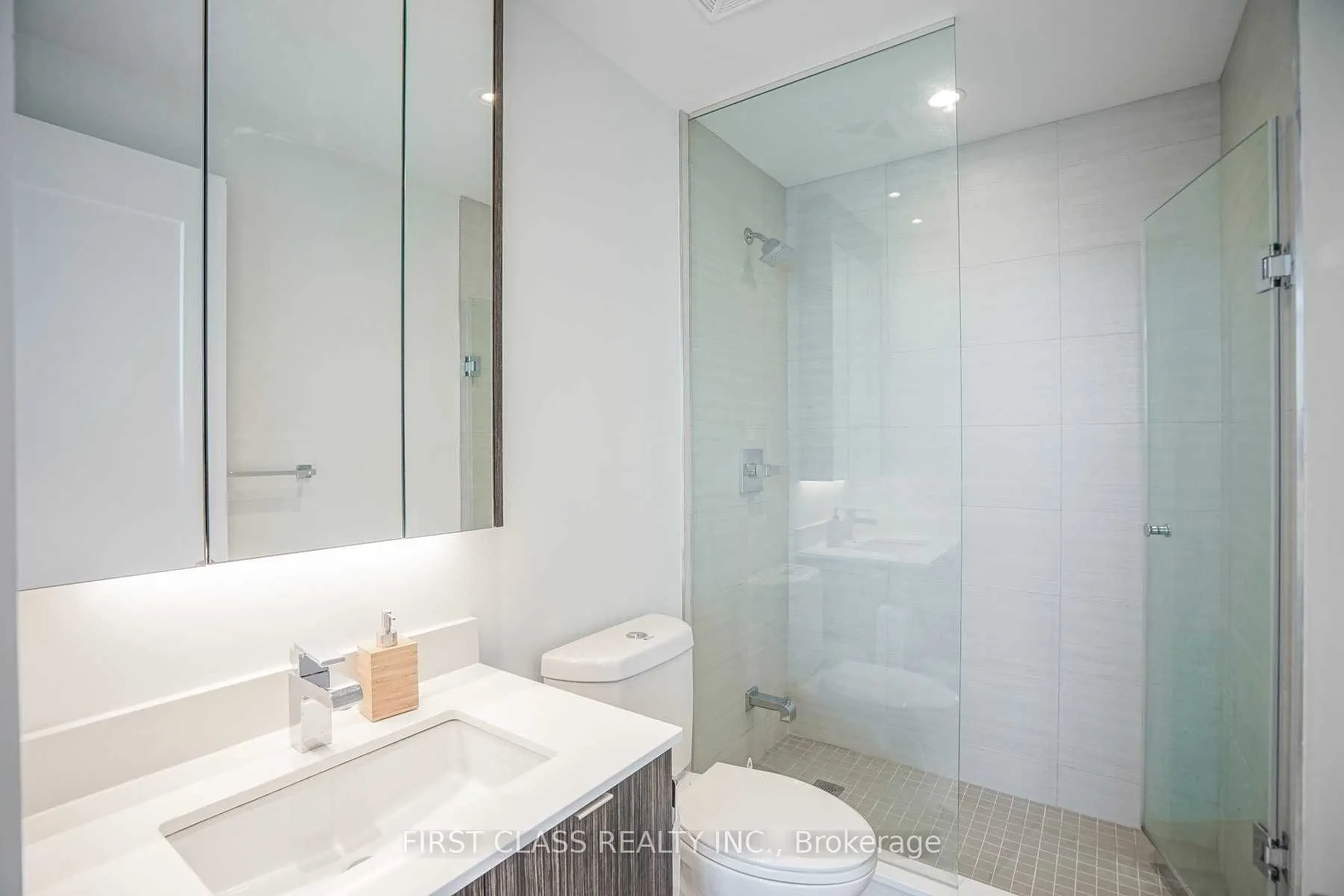 15 Merchants' Wharf Street, #701