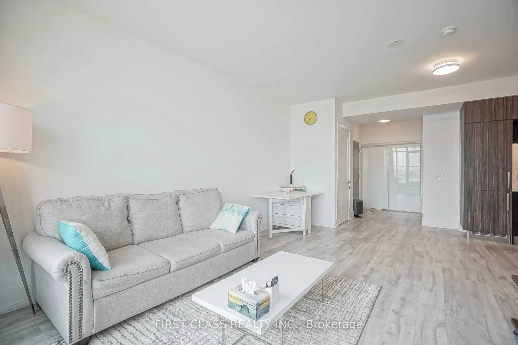 15 Merchants' Wharf Street, #701