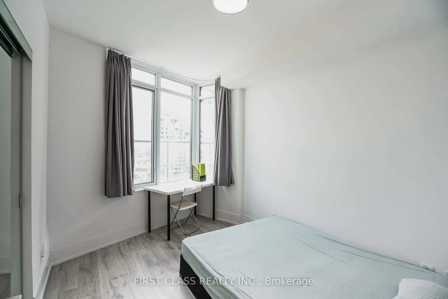 15 Merchants' Wharf Street, #701