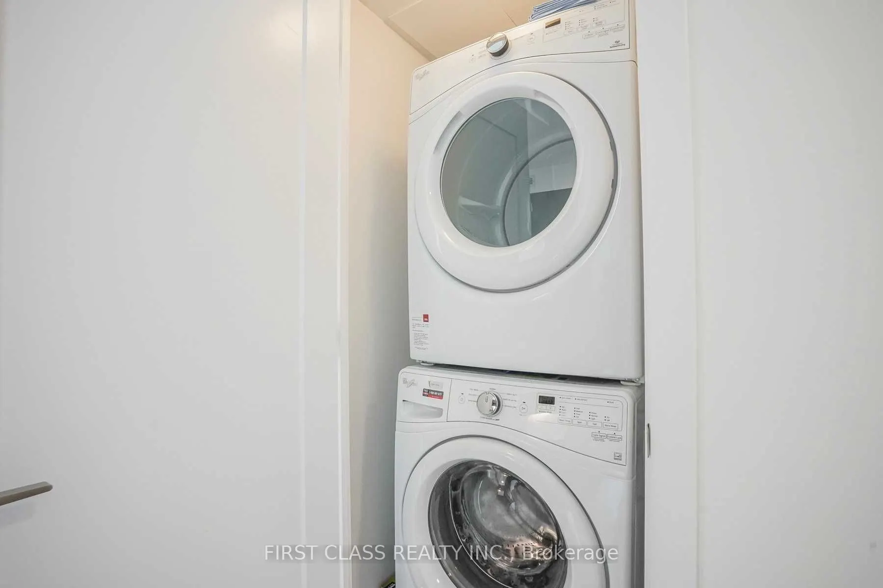 15 Merchants' Wharf Street, #701