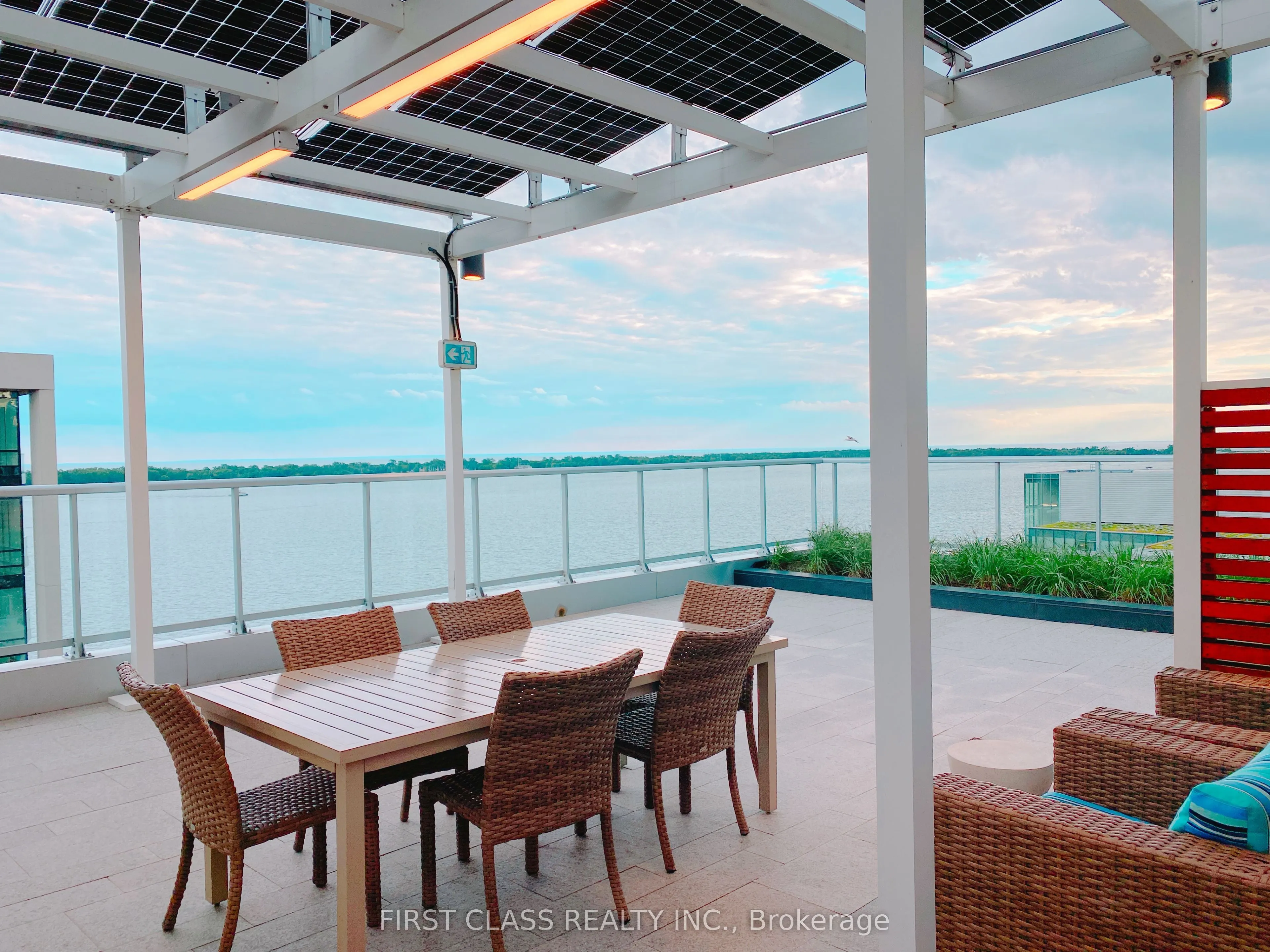 15 Merchants' Wharf Street, #701