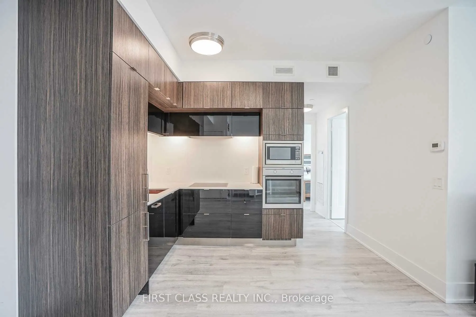 15 Merchants' Wharf Street, #701