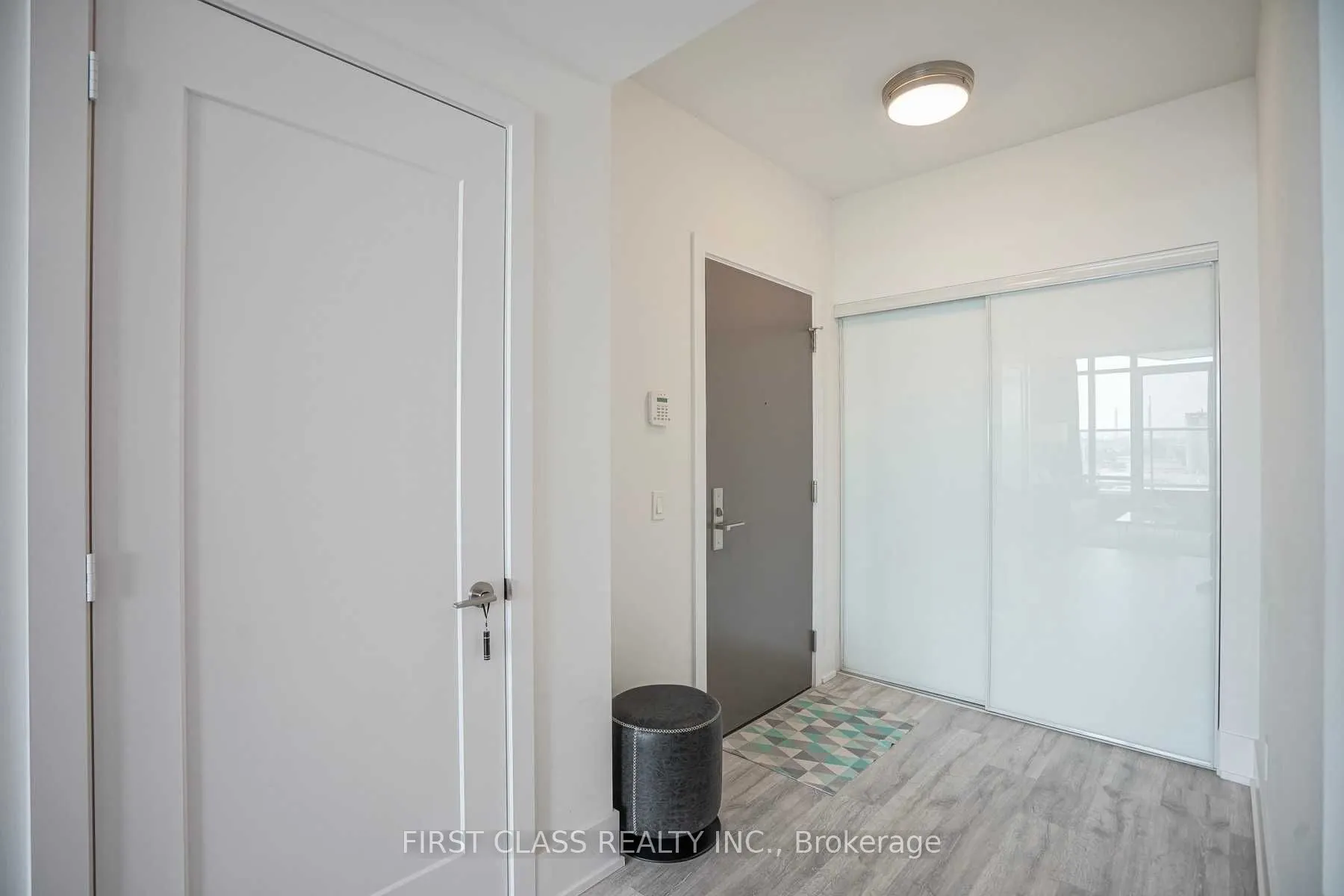 15 Merchants' Wharf Street, #701