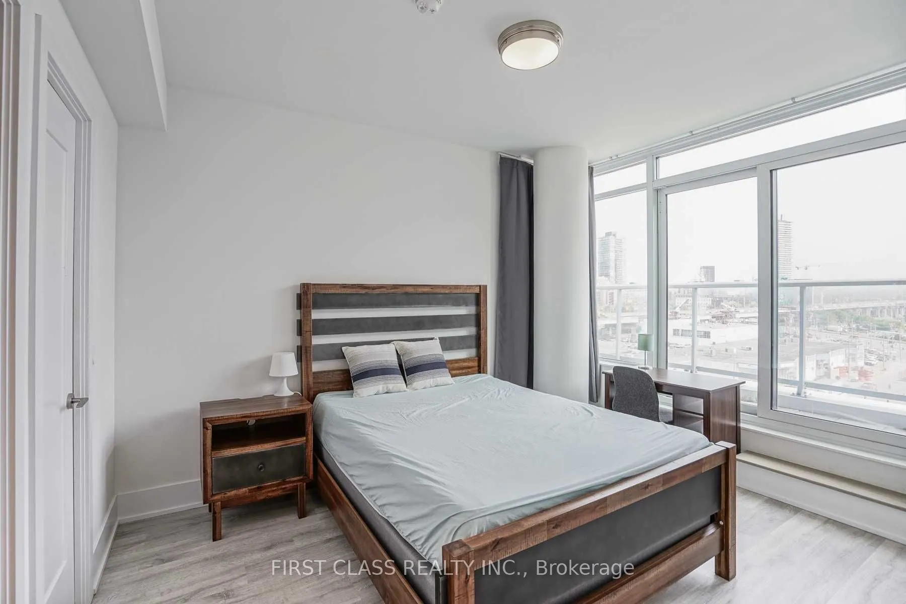 15 Merchants' Wharf Street, #701