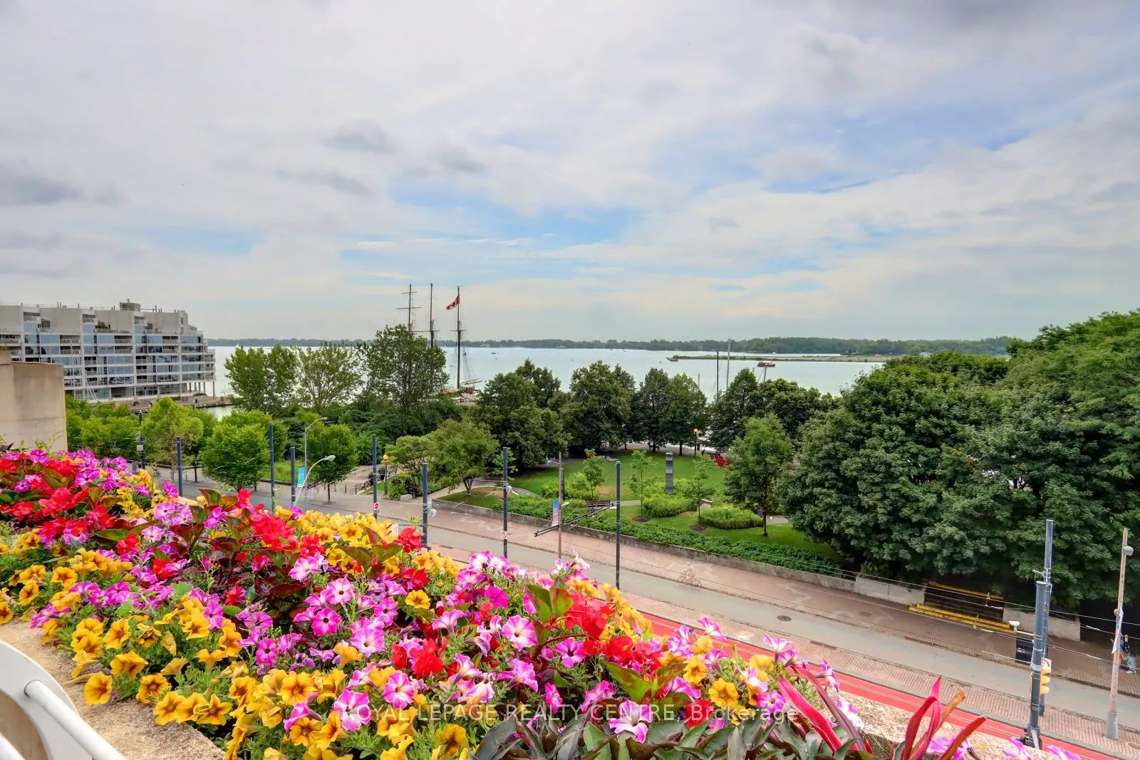 480 Queens Quay W, #401W